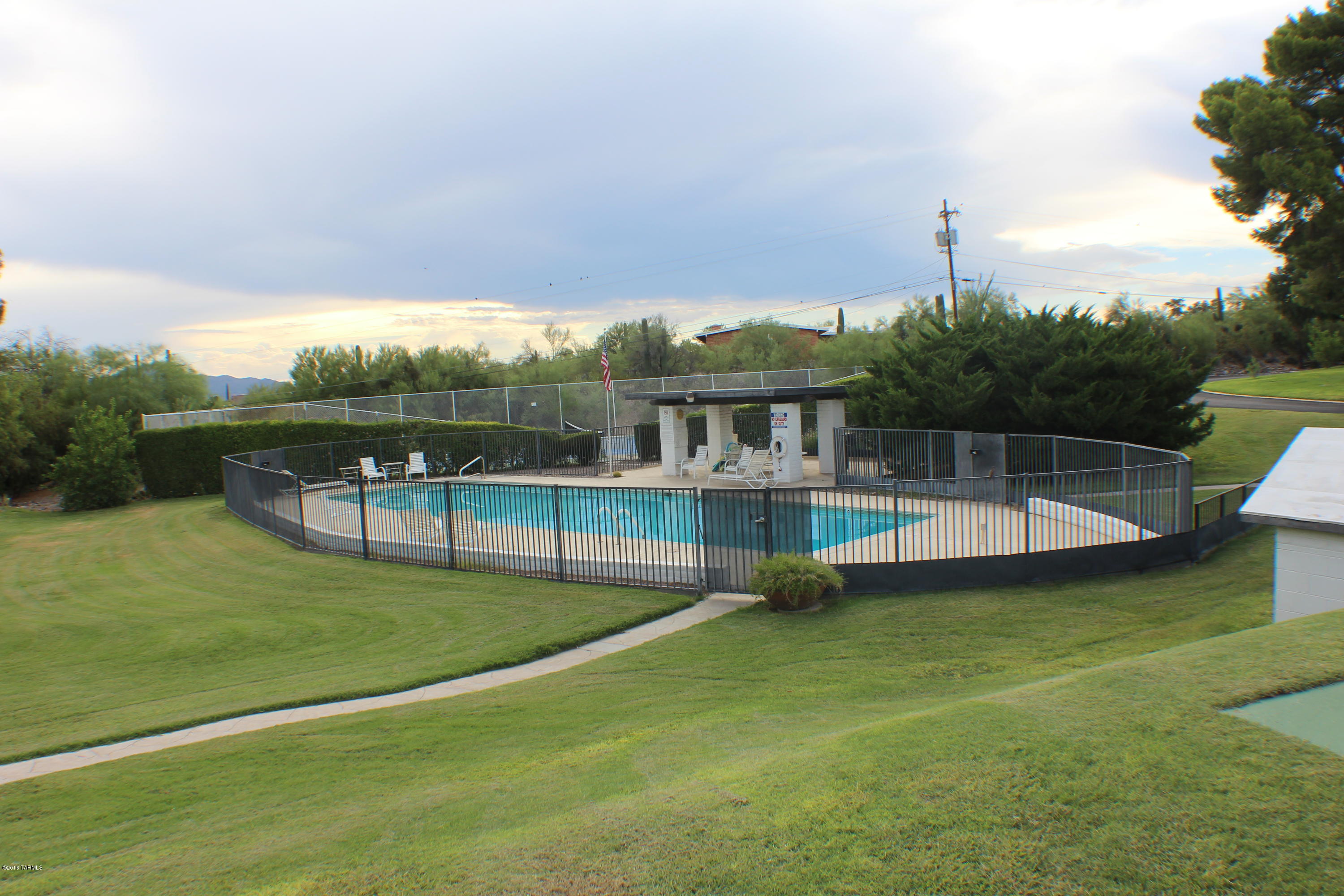 Las Lomitas (1) - Residential
