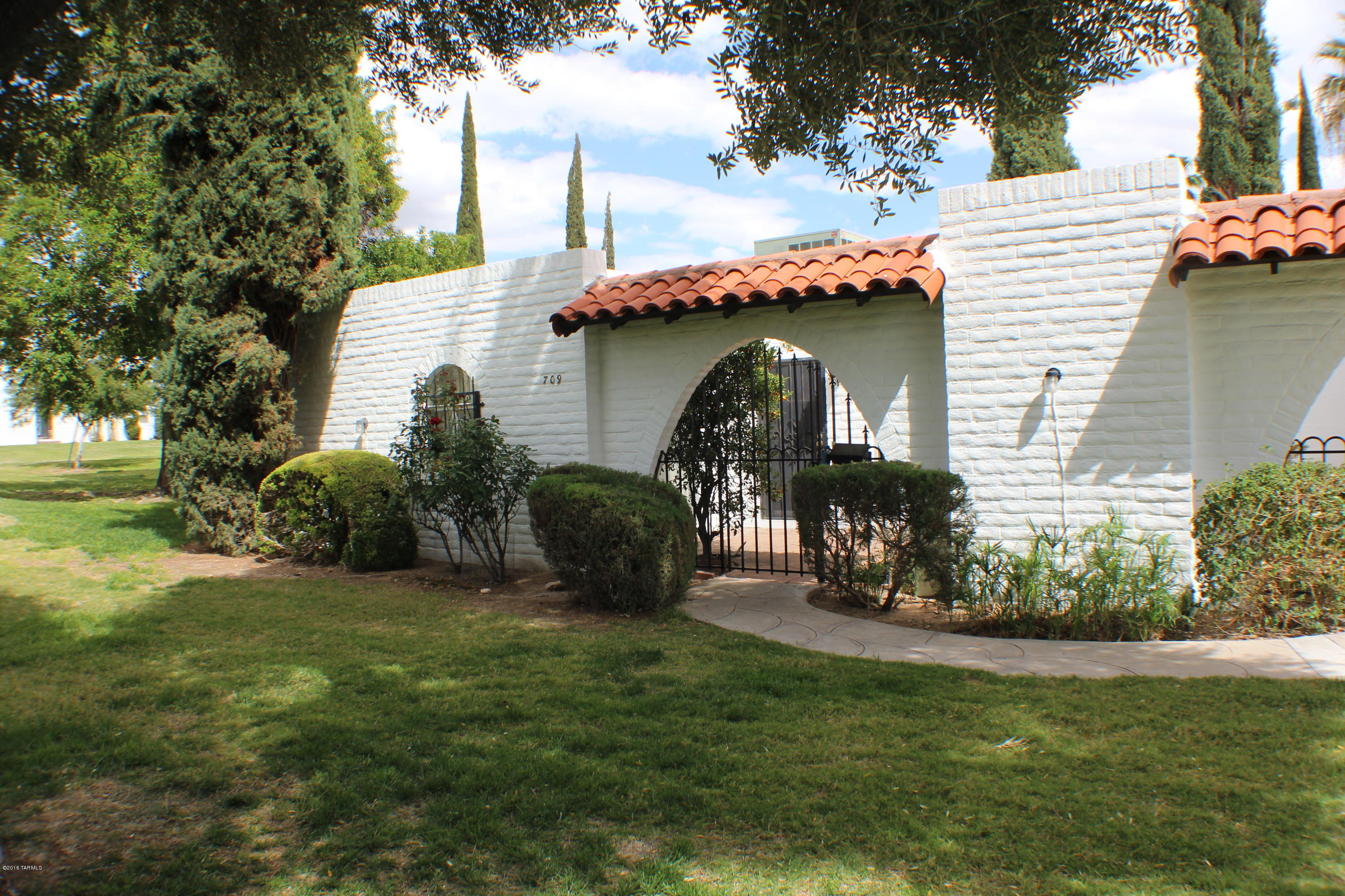 Las Lomitas (1) - Residential