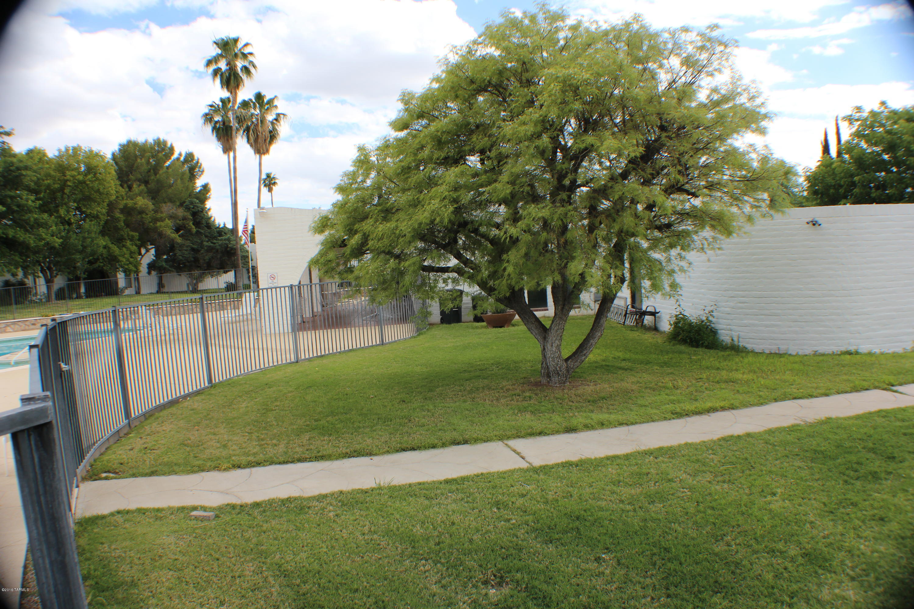 Las Lomitas (1) - Residential