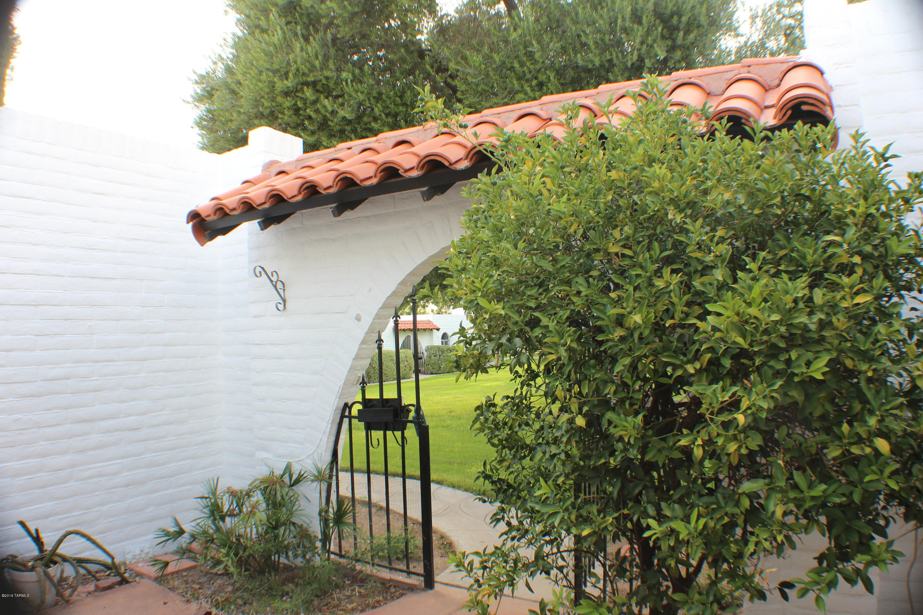 Las Lomitas (1) - Residential