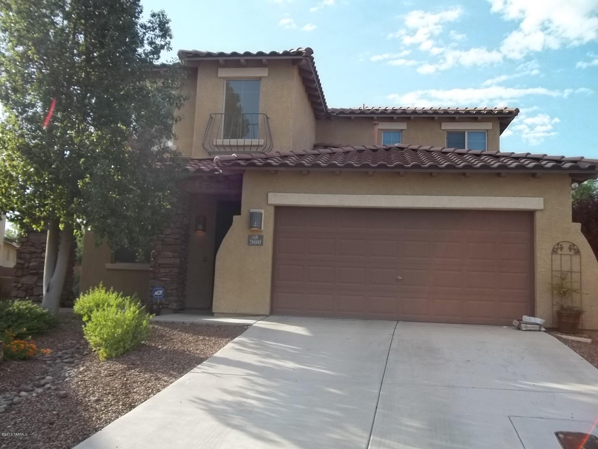 Gorgeous desired Pulte 4bd/3ba w/den on cul-de-sac with no neighbors behind. Open floor plan w/ dramatic high ceilings. Gourmet Kitchen with Center Island and Eat-In Kitchen. Private Master Suite on lower level & Bath w/Garden Tub, Separate Shower, Executive Height Vanity w/dual sinks & large closet. Upstairs sitting area Loft and 3 Large Bds. Formal LR/Dining Area. 18'' diagonally set tile throughout, granite counters, slate back splash, upgraded under cabinet lighting, extended kitchen island and extended cabinetry with pull out shelves.  Master closet built ins, two toned paint in neutral color.  Honeycomb black out shades. Ceiling fans in all bedrooms.  Fully landscaped with mature trees, pebbletec pool w/water feature, and BBQ grill.  Pool service/ quarterly landscape included in rent