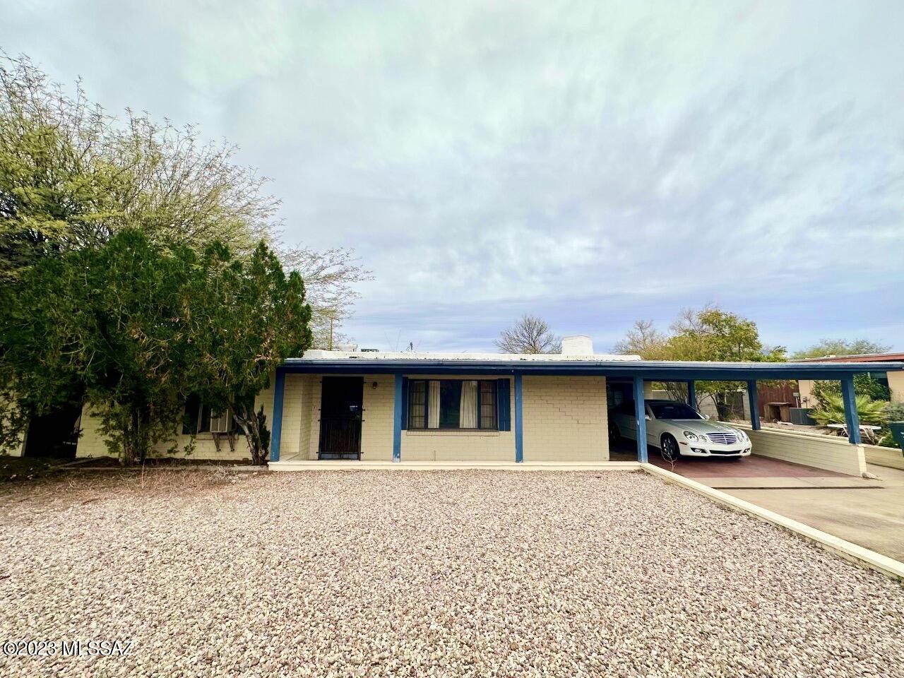 This charming fixer-upper property boasts a generously sized backyard and a covered patio that offers a perfect retreat for relaxing and entertaining. With some tender loving care and a bit of creativity, this property has the potential to transform into a true oasis. The spacious outdoor living area provides ample space for gardening, grilling, and creating memorable moments with family and friends. The interior is ready for a makeover, allowing you to customize it to your liking and design your dream home. Take advantage of this rare opportunity to own a property with unlimited potential. Book a showing today and unlock the hidden gems of this exceptional property.