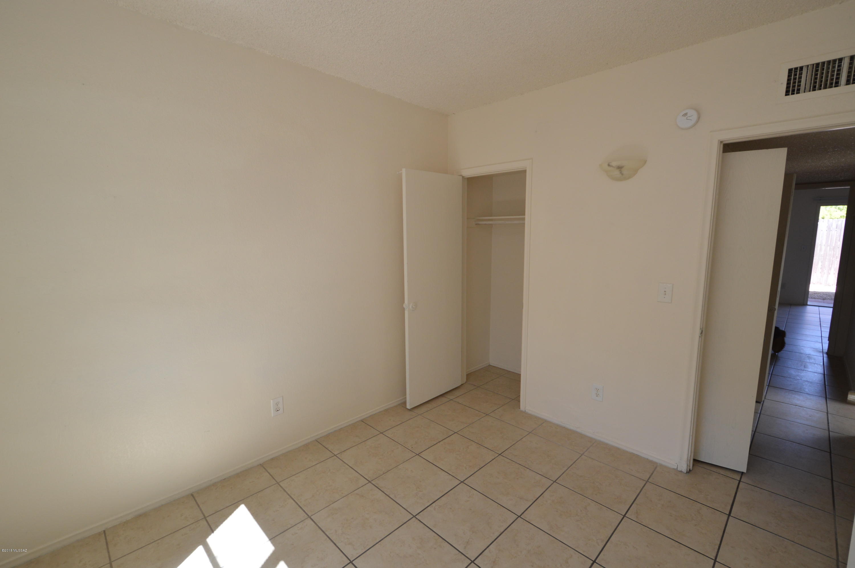 Pantano Park Townhouses - Residential Lease