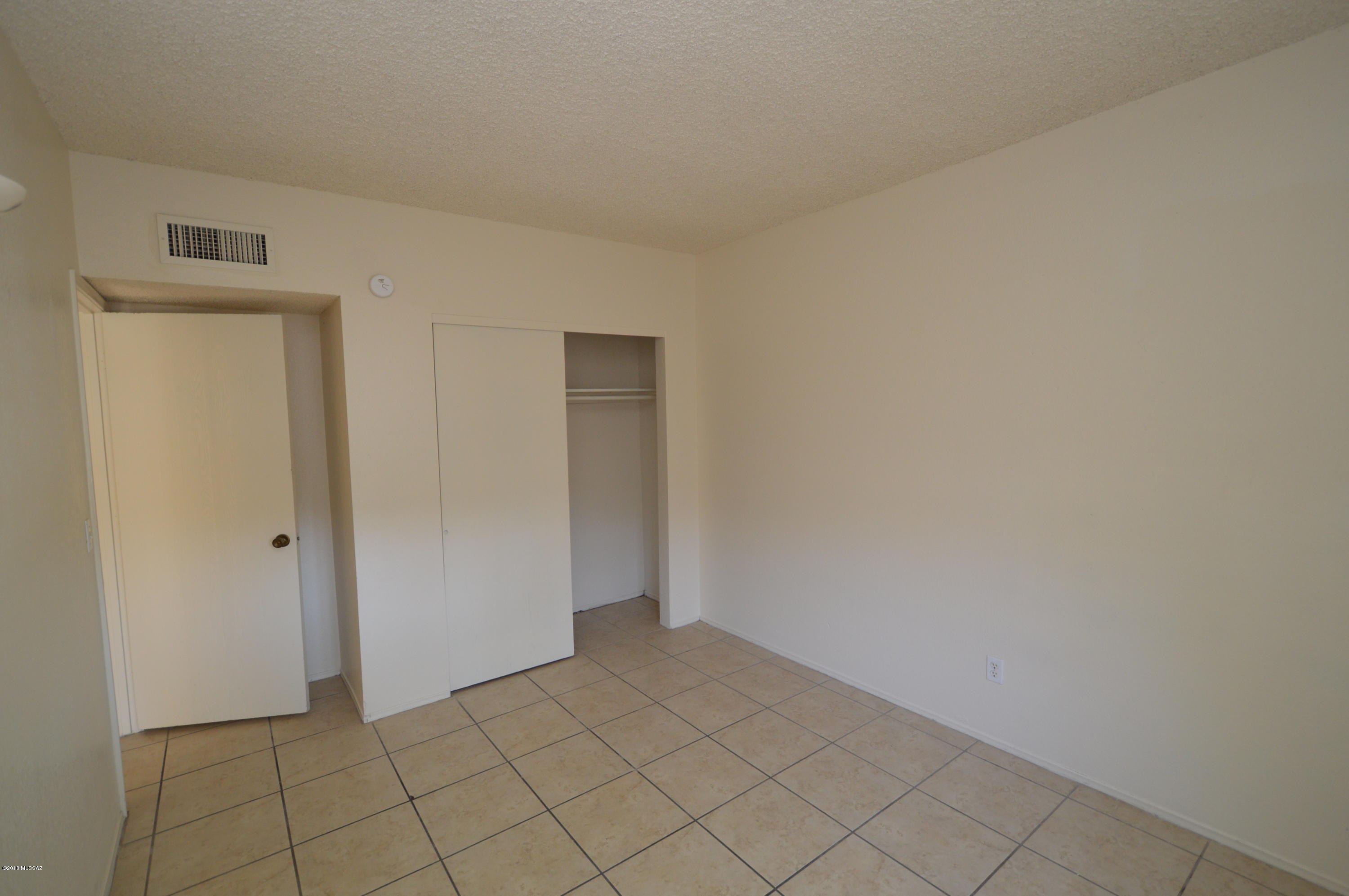Pantano Park Townhouses - Residential Lease