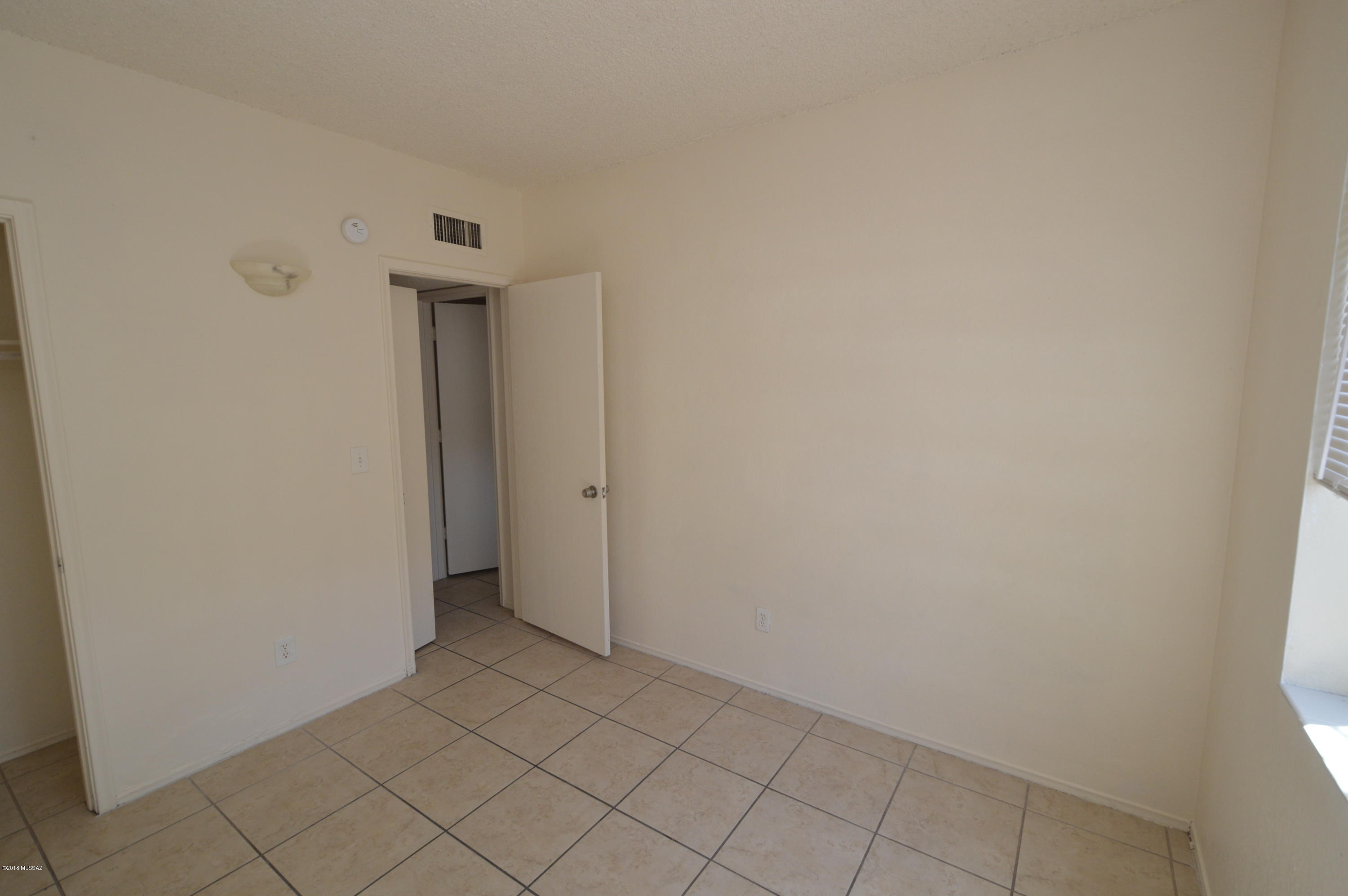 Pantano Park Townhouses - Residential Lease