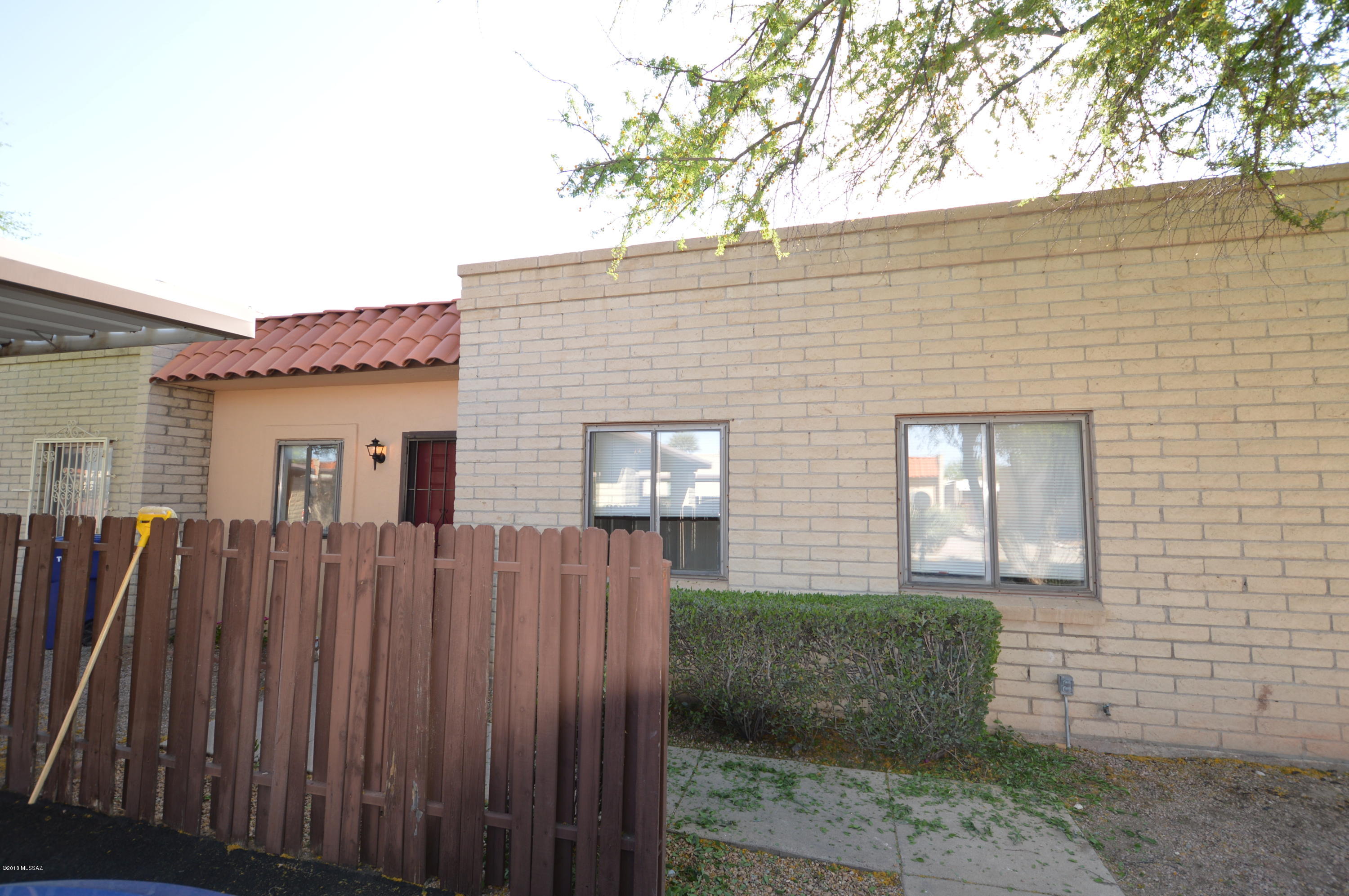 Pantano Park Townhouses - Residential Lease