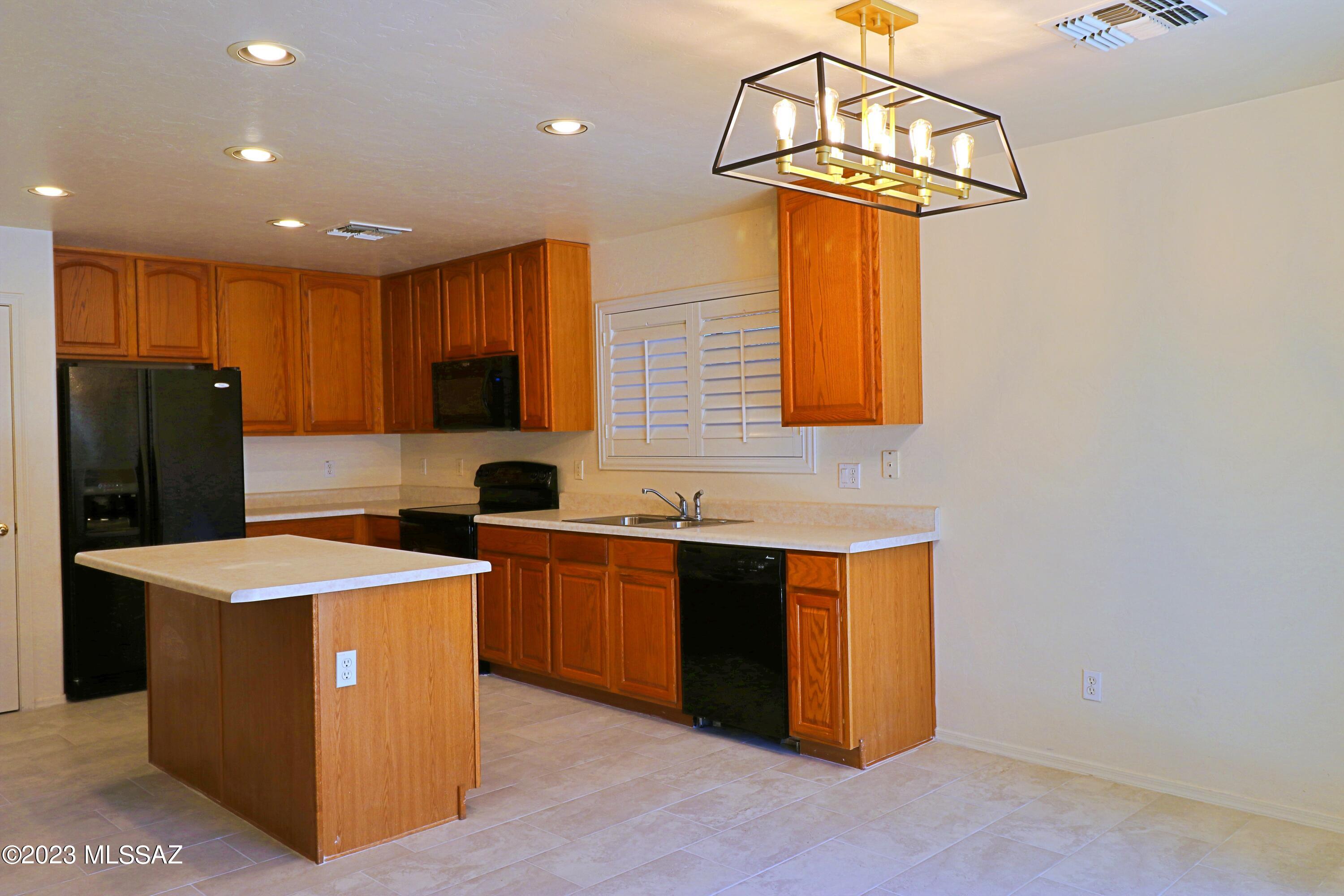 Rancho Del Lago (1-100) - Residential Lease