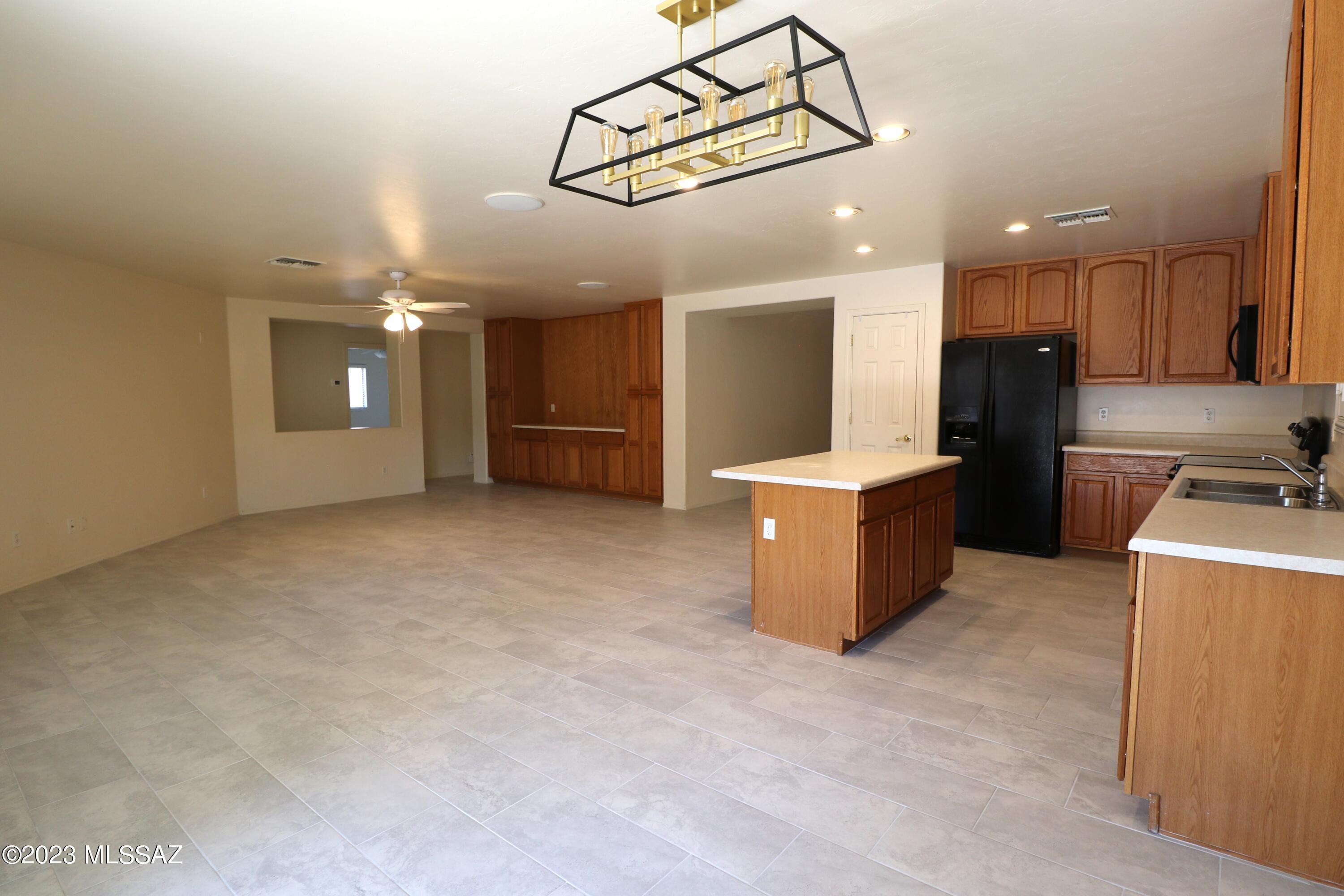 Rancho Del Lago (1-100) - Residential Lease