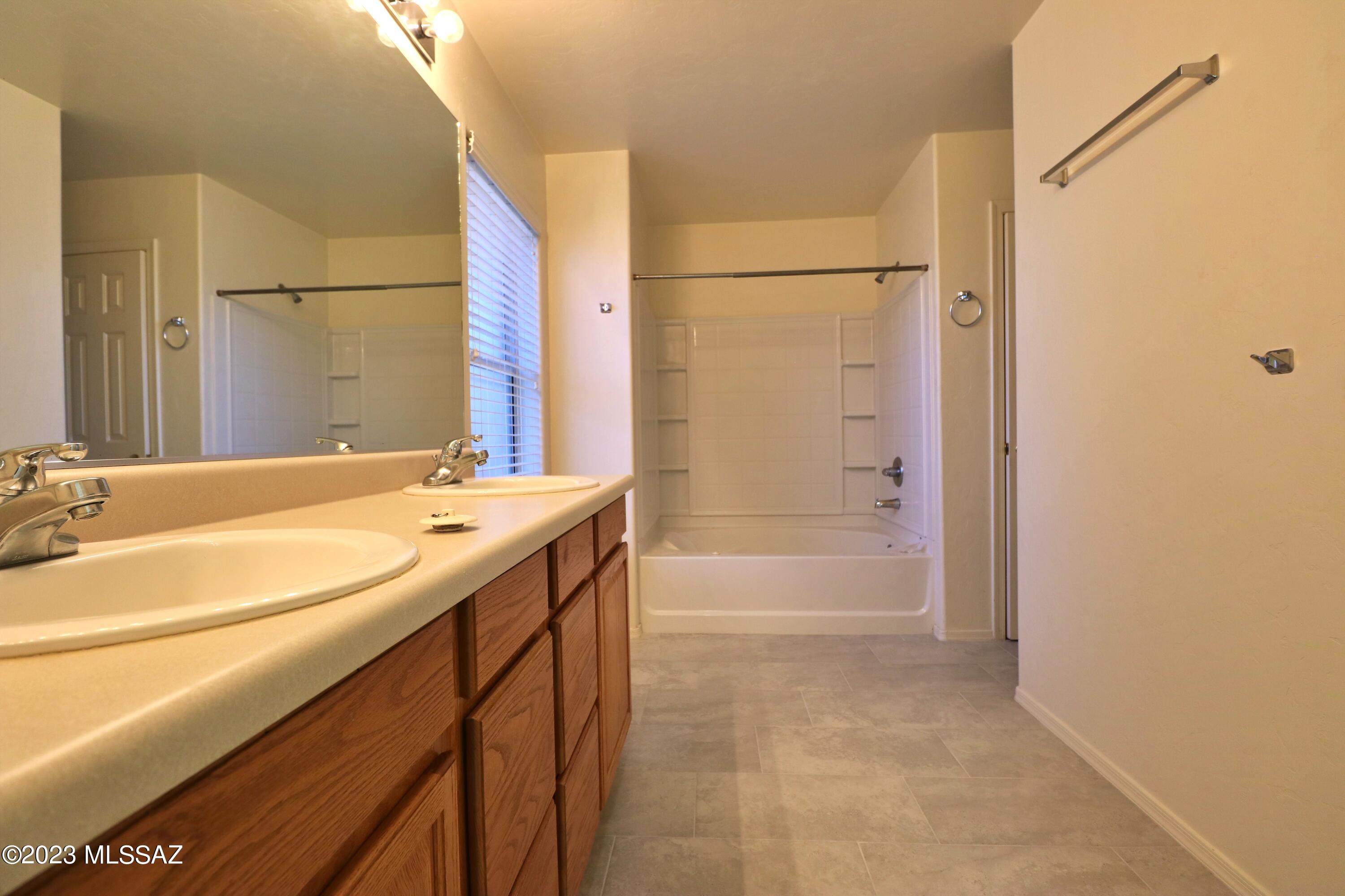 Rancho Del Lago (1-100) - Residential Lease