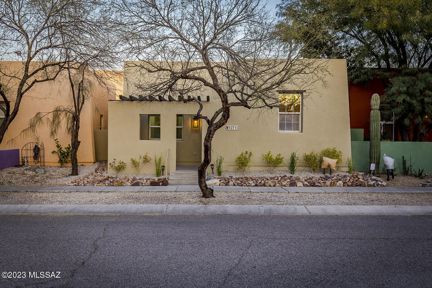 Situated in the desirable Civano community this  2 bedroom, den and  2 bath home has been renovated with a modern spacious kitchen featuring granite counters and a gas stove. The home has high ceilings and energy-efficient features, as well as luxury vinyl flooring throughout. The private courtyard offers a wrap-around porch and low-care plantings, Additionally, it has a 2-car garage. Civano offers residents access to lap pools ( steps away from the home) , walking paths, parks, tennis/pickleball court, a neighborhood center, a community garden, and more.
located in the Vail School District.