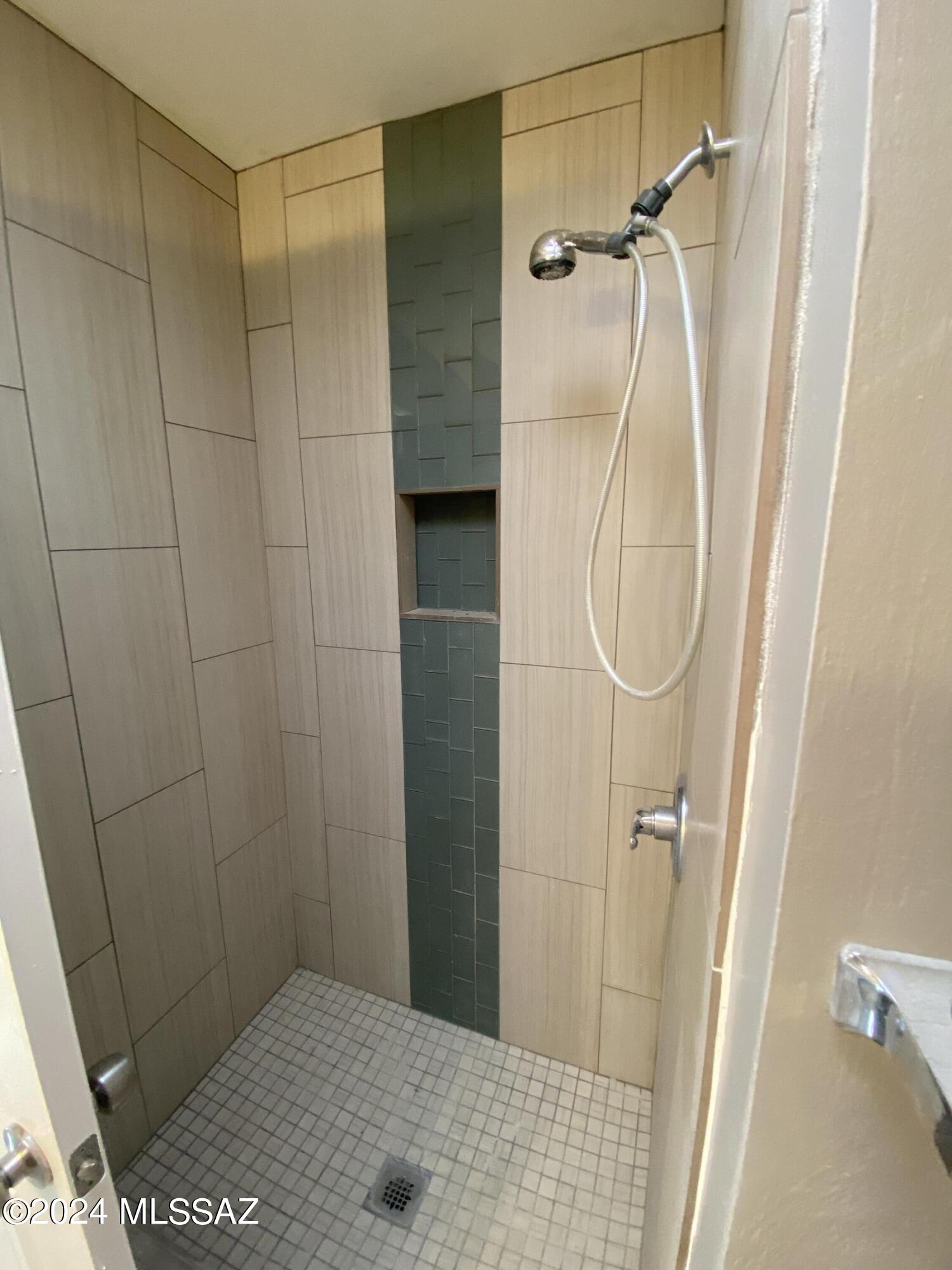 Broadway East (1-112) - Residential Lease