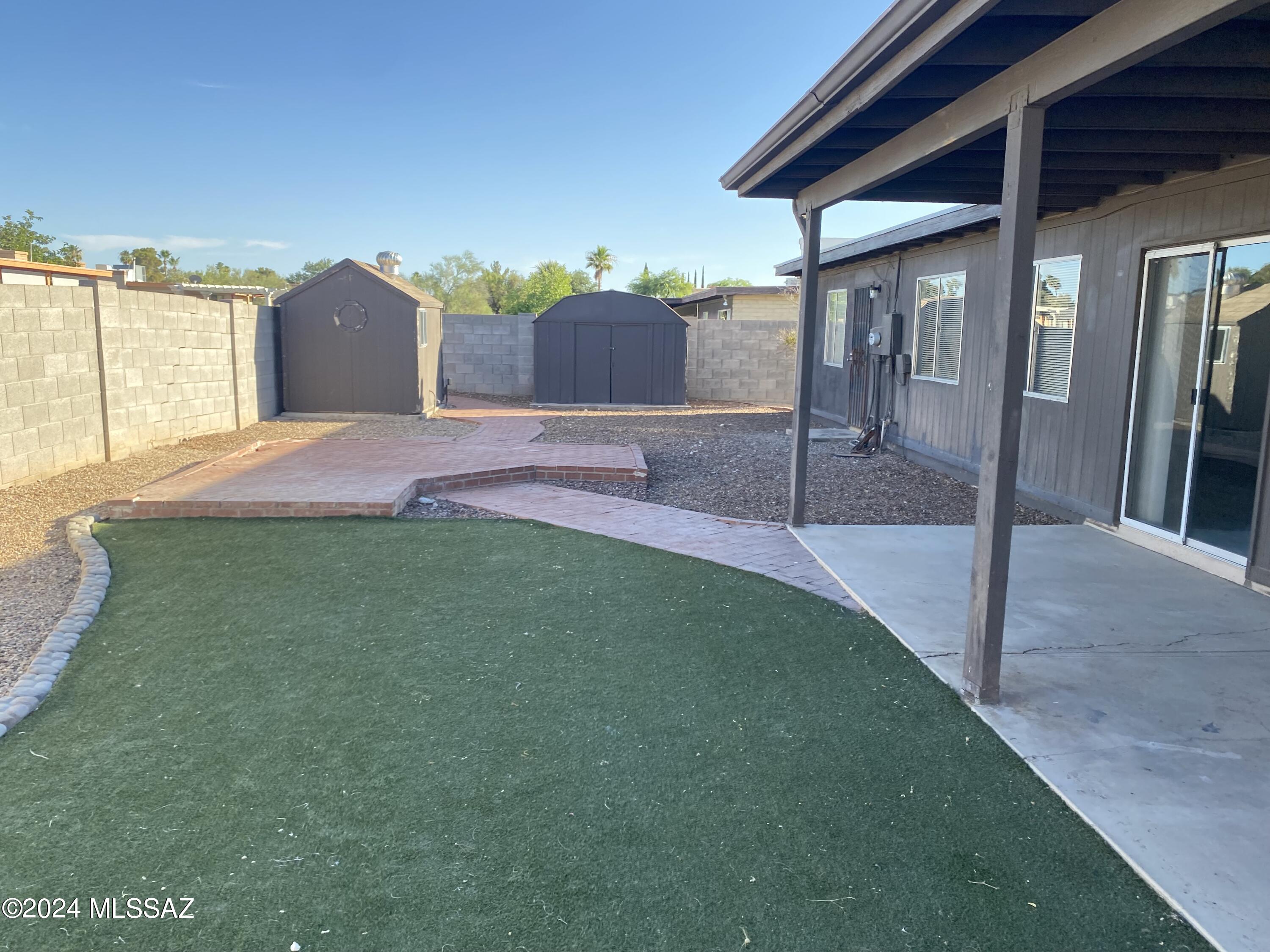 Broadway East (1-112) - Residential Lease