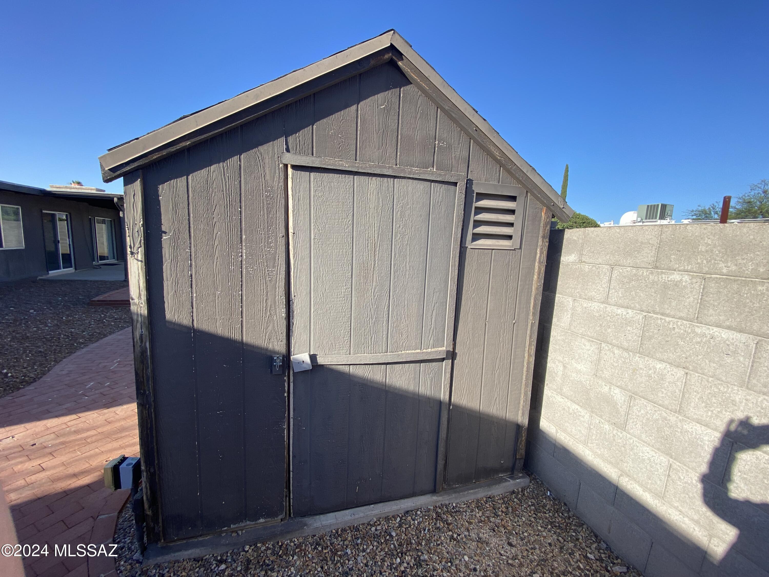 Broadway East (1-112) - Residential Lease