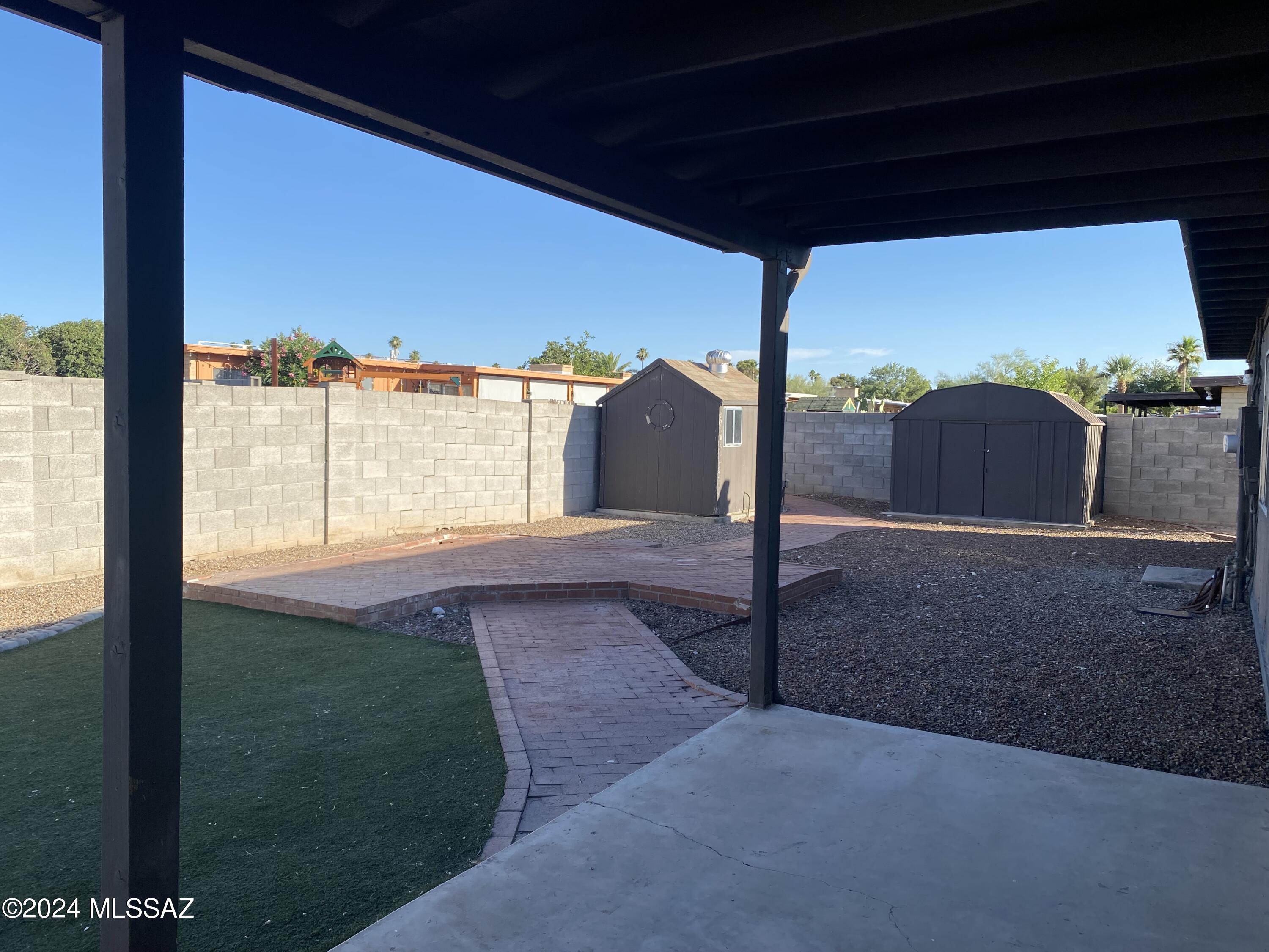 Broadway East (1-112) - Residential Lease