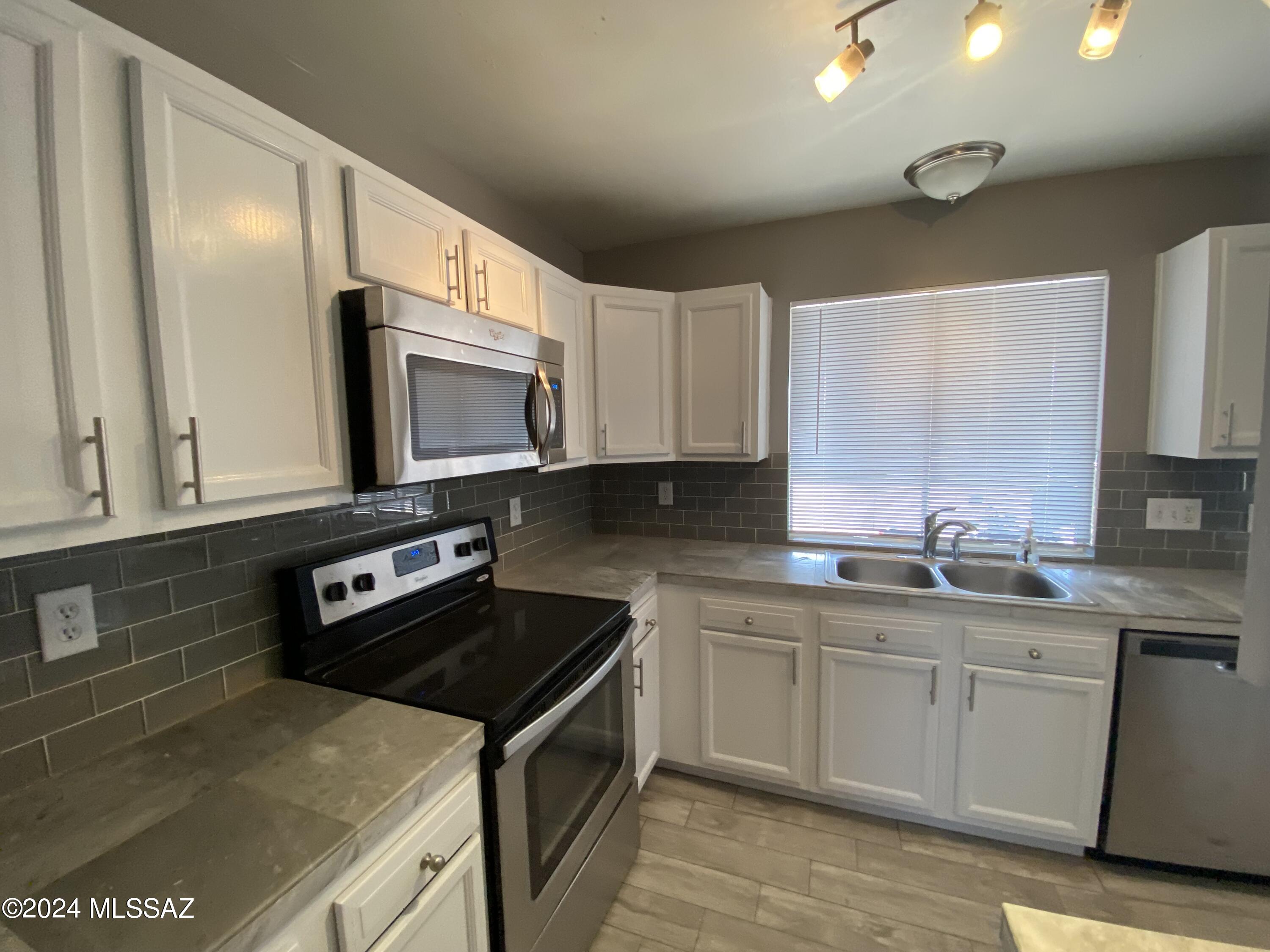 Broadway East (1-112) - Residential Lease