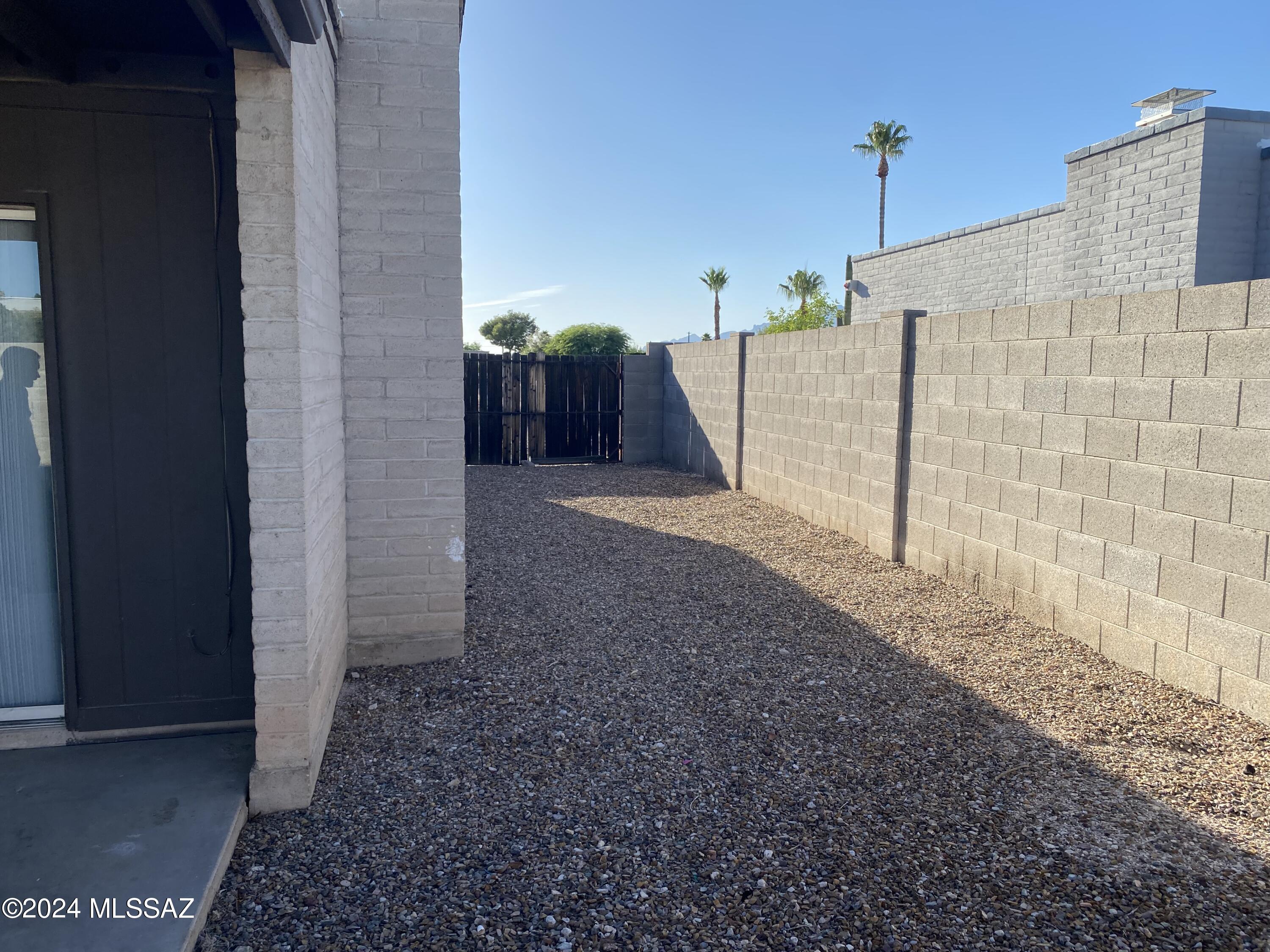 Broadway East (1-112) - Residential Lease