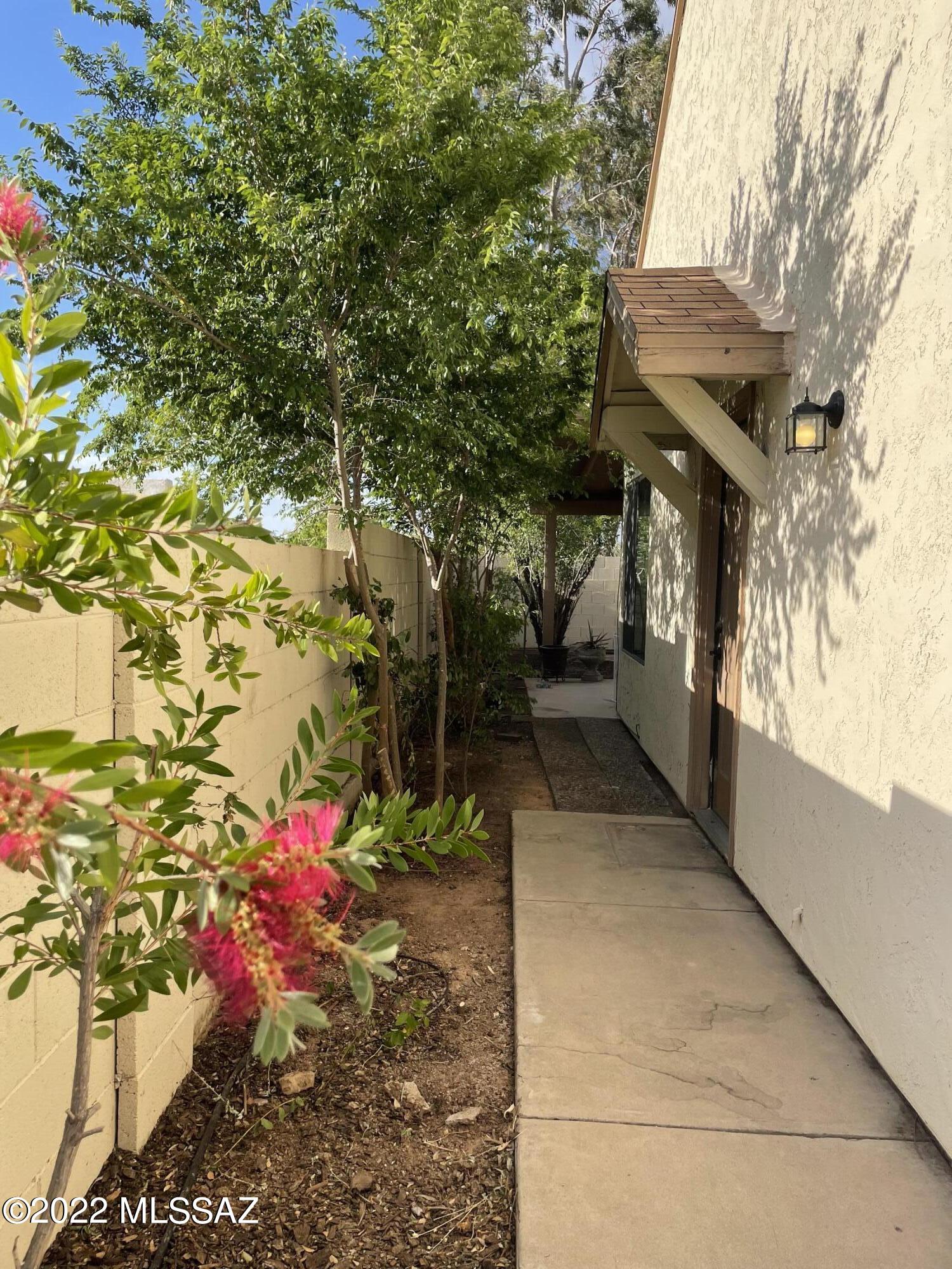 Saddlewood Villas (1-102) - Residential