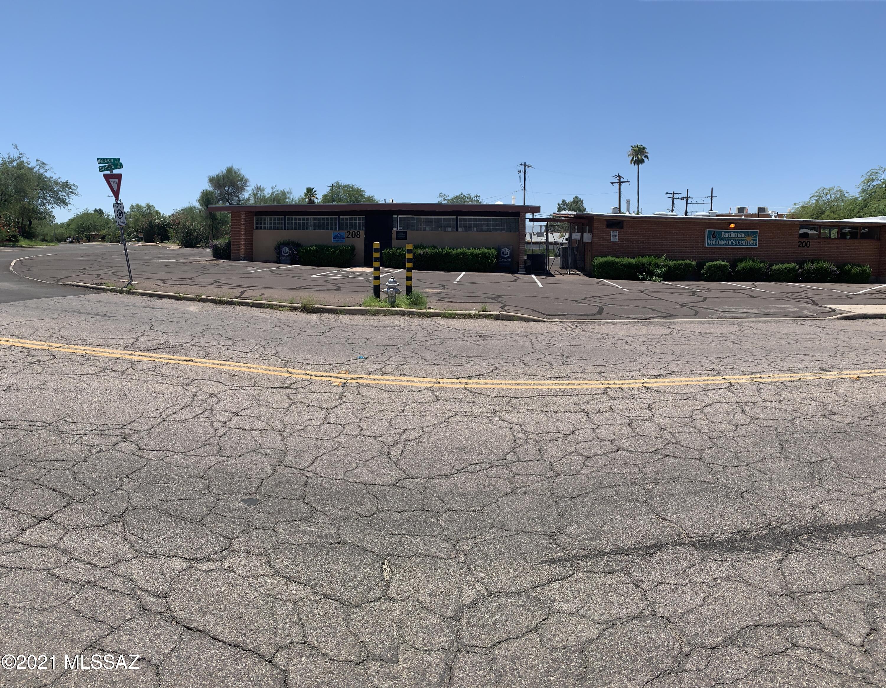 Main image without alt text