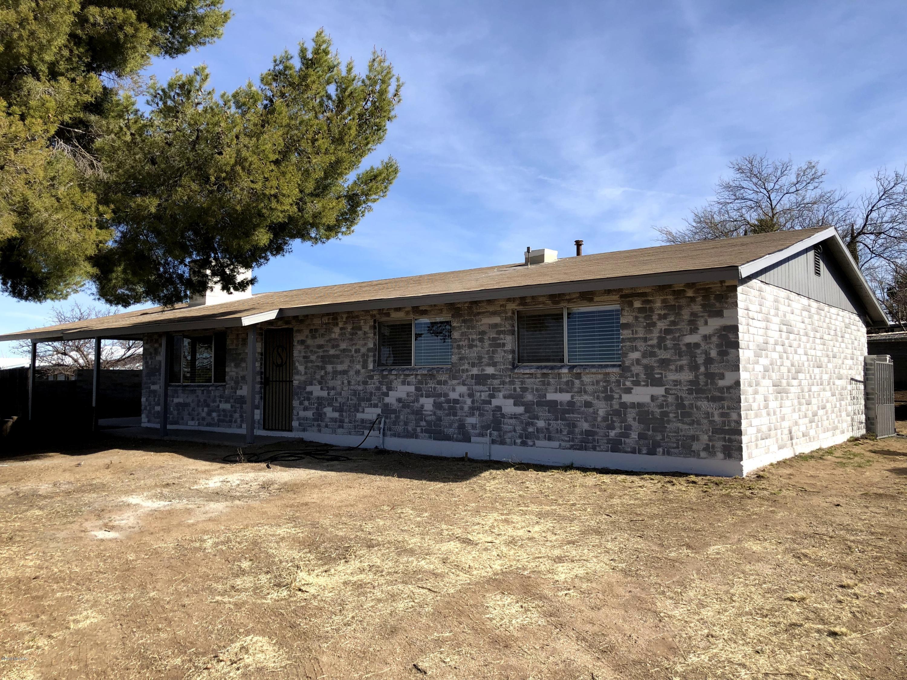 3 bedroom / 2 bathroom with AC and a fenced yard - one of the nicest rentals in Oracle! Home was recently remodeled and will be available for move-in on May 1st. Newer appliances & paint, tile flooring, and air conditioning.  Within walking distance to school. Home is also listed for sale so it can be rented or purchased. Do not disturb current occupants. 

Please text 520-490-5232 with your email address for deposit info & application.