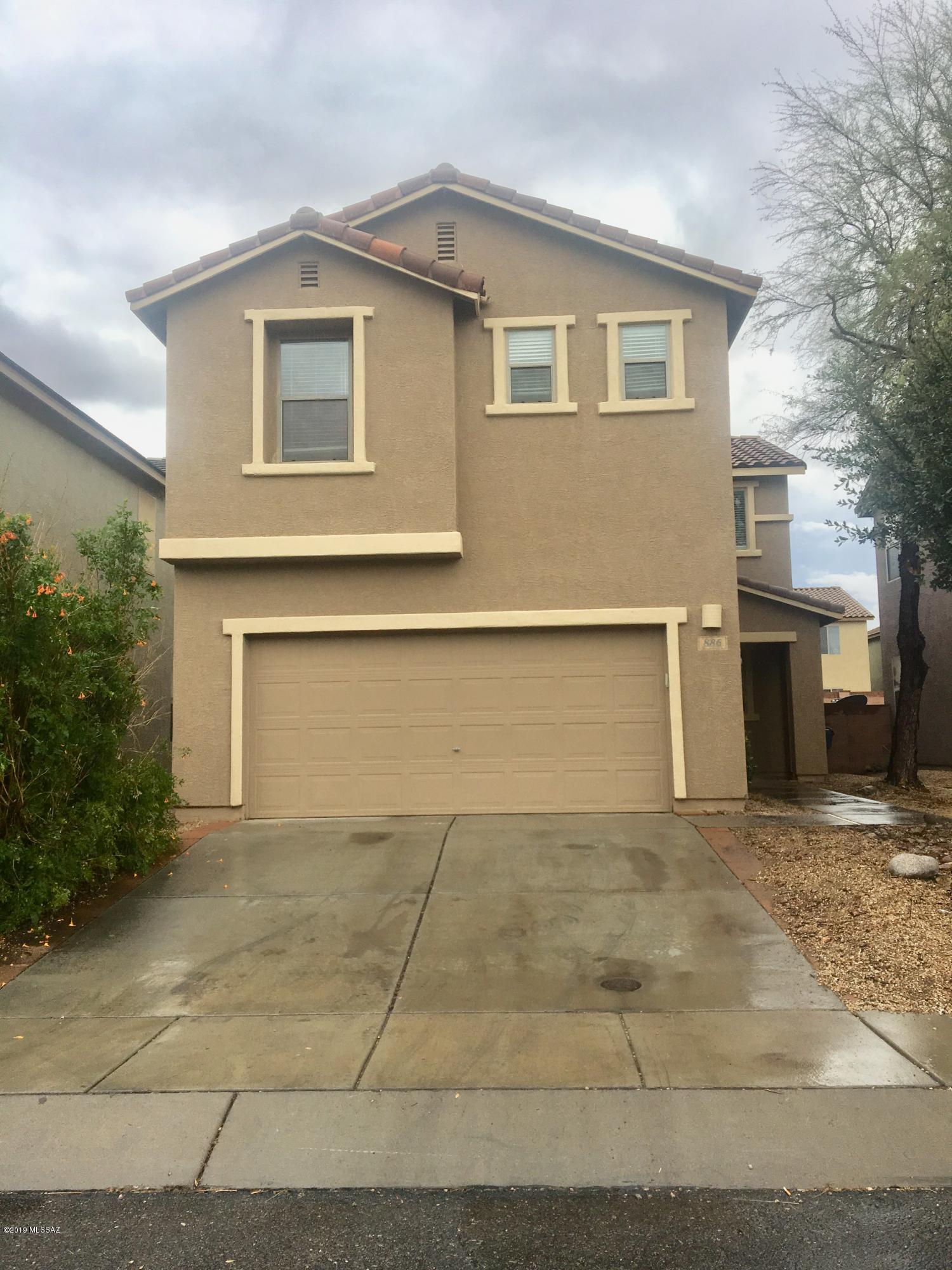 Stunning 4 bedroom in sought after Madera Highlands! HUGE great room, ideal for family living. Upstairs loft could be study, media or craft room, or even a play room for the kids! New appliances including range, dishwasher, microwave and refrigerator. Luxurious master suite with monstrous walk-in closet. Comfortably heated and central AC. Covered patio and walled yard for year round fun and relaxation. Terrific schools and amenities. This one won't last long!
