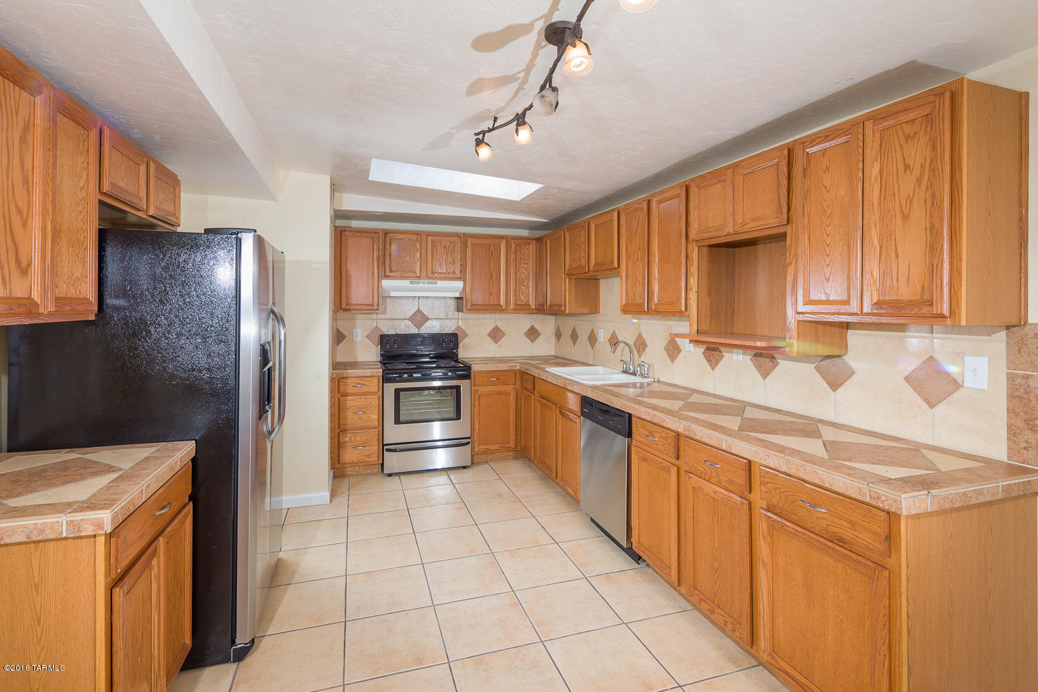 Beautifully Updated Central Tucson Home, 4 Beds/2 Bath with New Roof, New
Dual Pane Windows, New Kitchen with Stainless Steel Appliances. Master Suite has two closets. Tile Throughout
the House. Huge backyard with covered patio and plenty of space for a pool! MOVE IN READY !!! Dont let this
one get away. Seller will accept or Counter Offer between $179,900 and $189,900. Seller is a Licensed Real Estate Agent in Arizona.