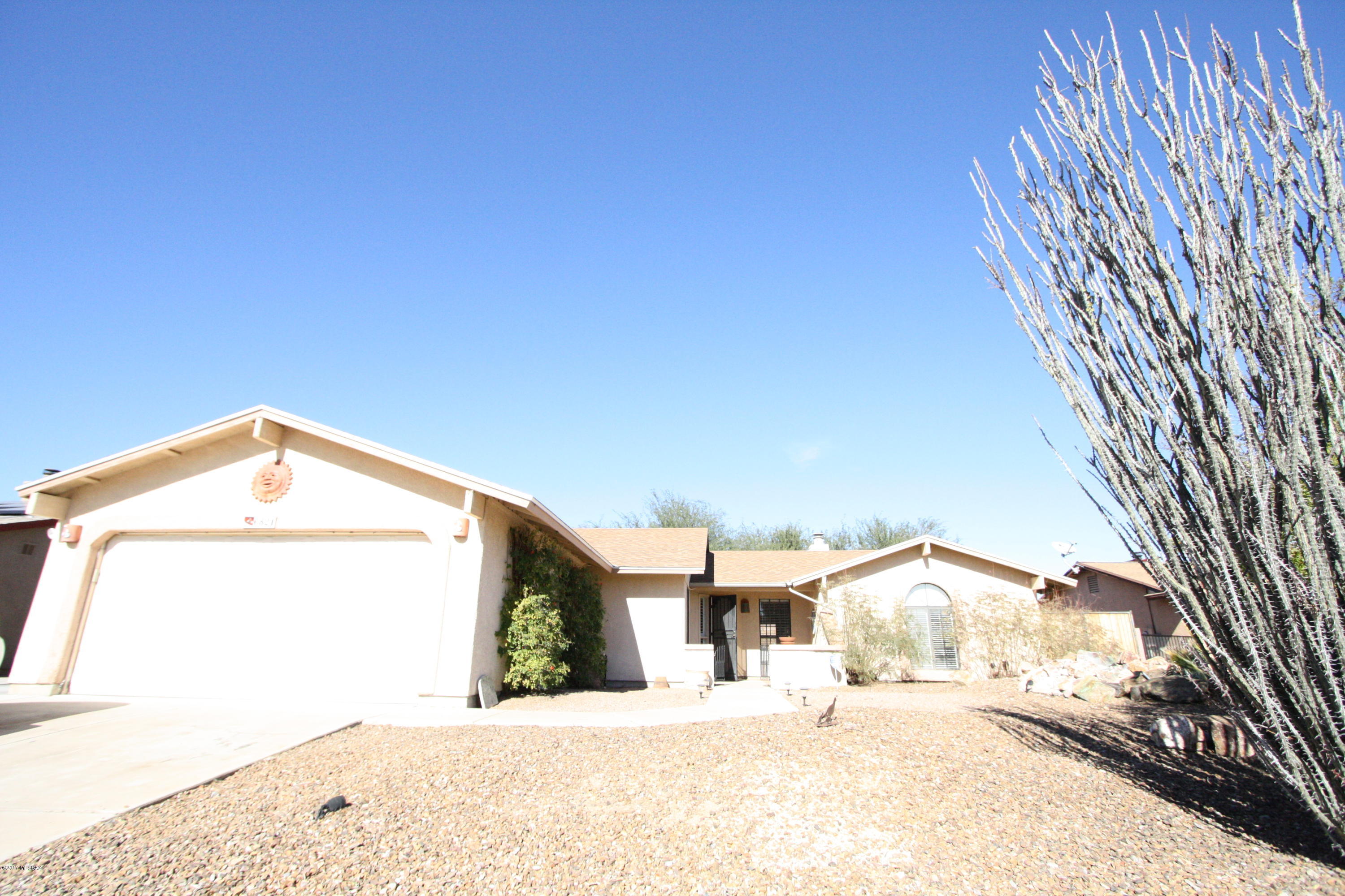 Minutes to I-10 this 3bdr/2ba home features remodeled kitchen w/granite counters and stainless steel appliances, eat-in area and counter seating. Living room w/fireplace and split bedroom floor plan. Bonus room could be used for Formal Dining Room or Den.
Enjoy Tucson outdoor living in your Fabulous backyard oasis w/pool, spa, extended covered patio, take a seat and relax at your outdoor counter which overlooks mini kitchen!
Need room for your 4 wheeled toys-take a look at the spacious  storage/work shop and side pad parking!
New roof in December 2013 and New AC in 2013.
New pool pump motor January 2018.
