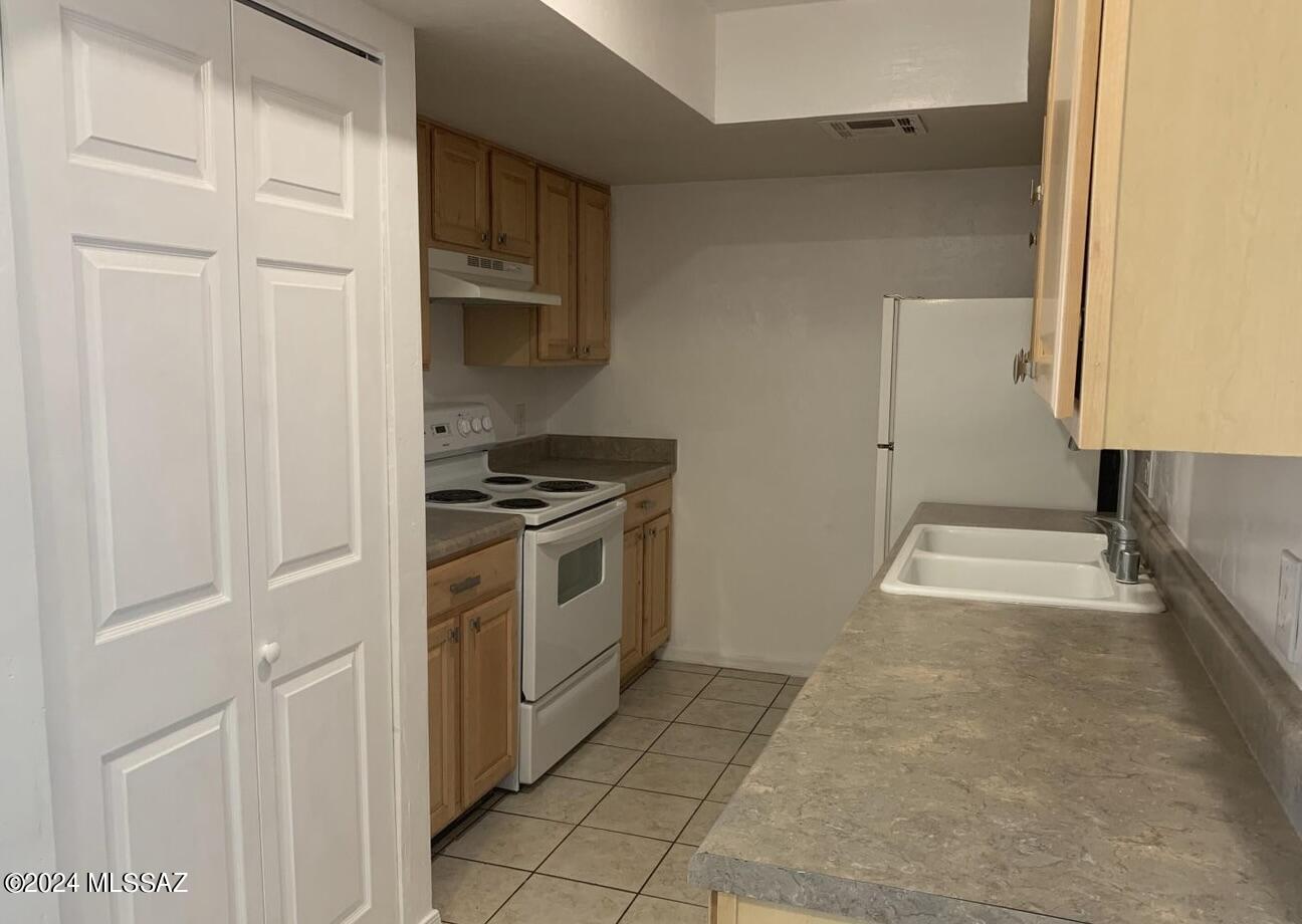 Sierra Madre Condos - Residential Lease