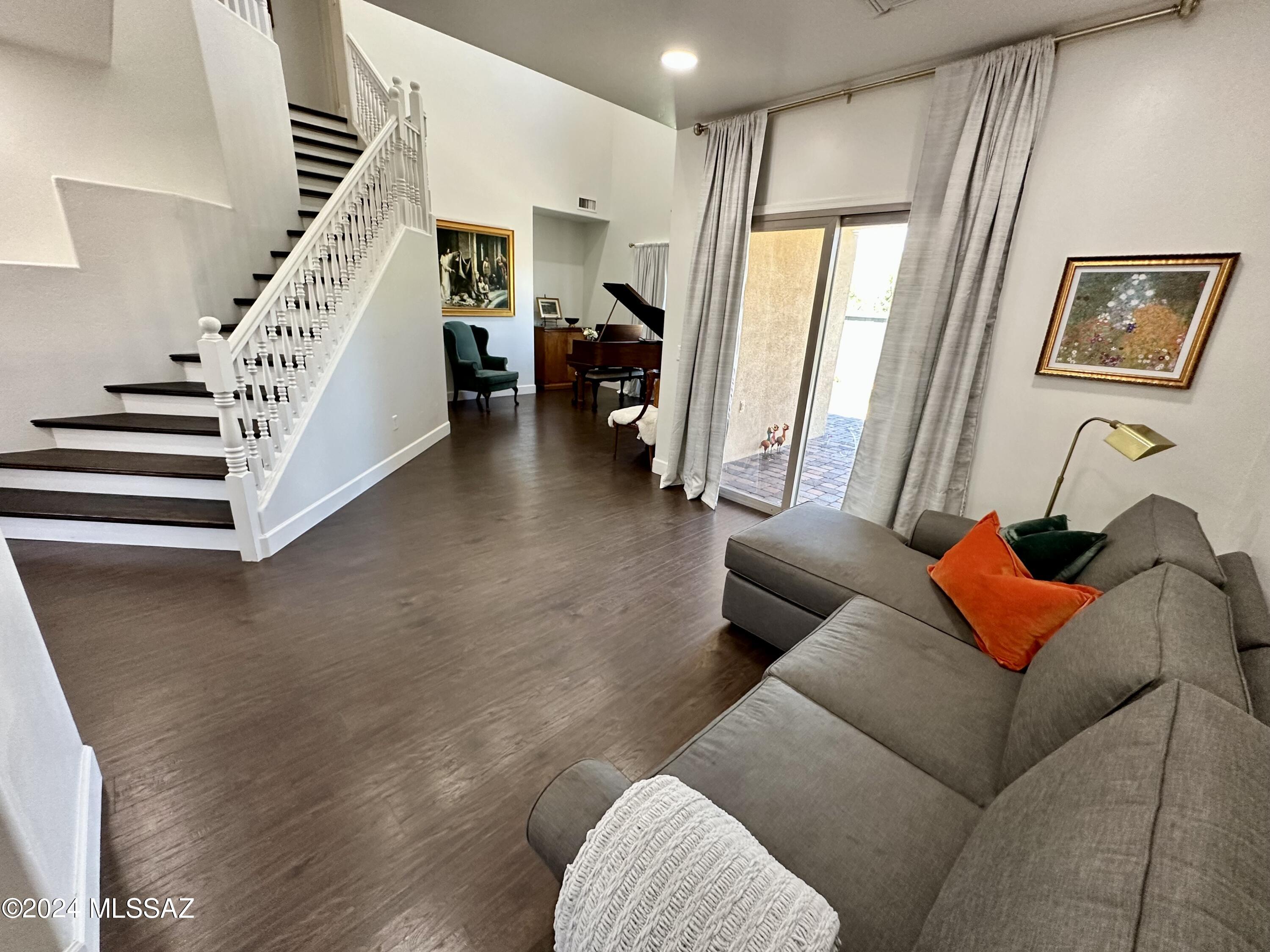 Presidio De Cancion (1-200) - Residential