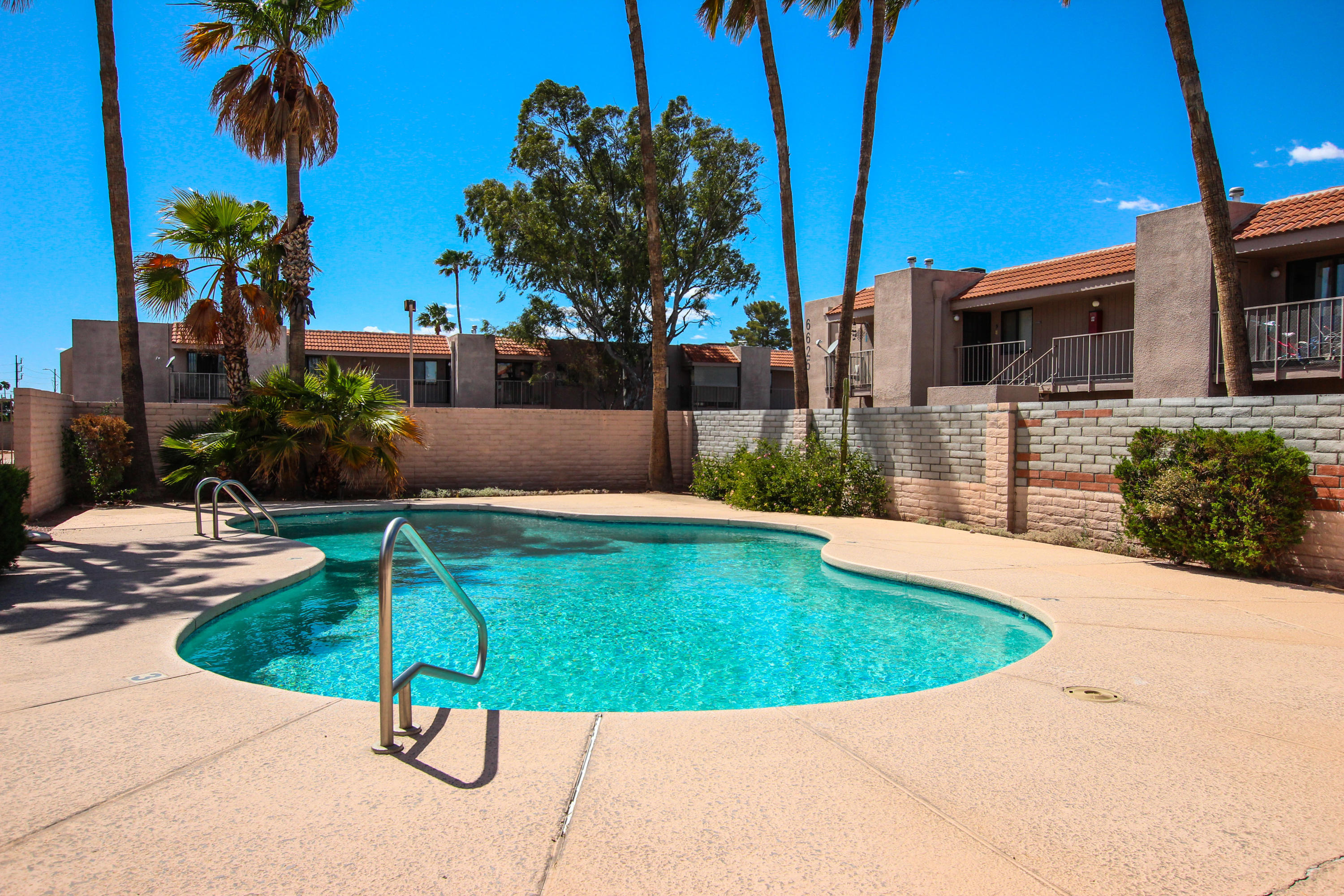 Golf Links East Condos (1-48) - Residential