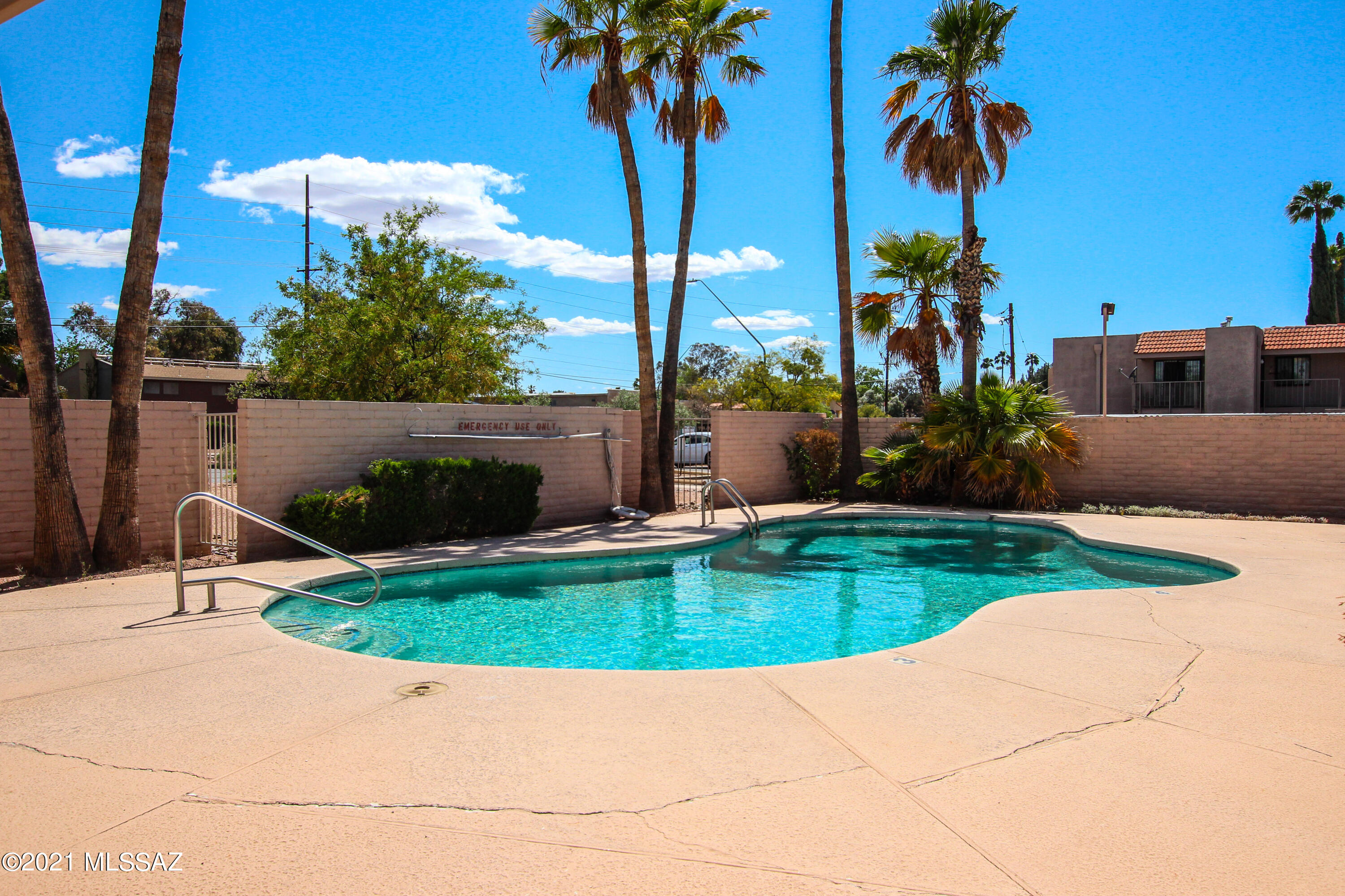 Golf Links East Condos (1-48) - Residential