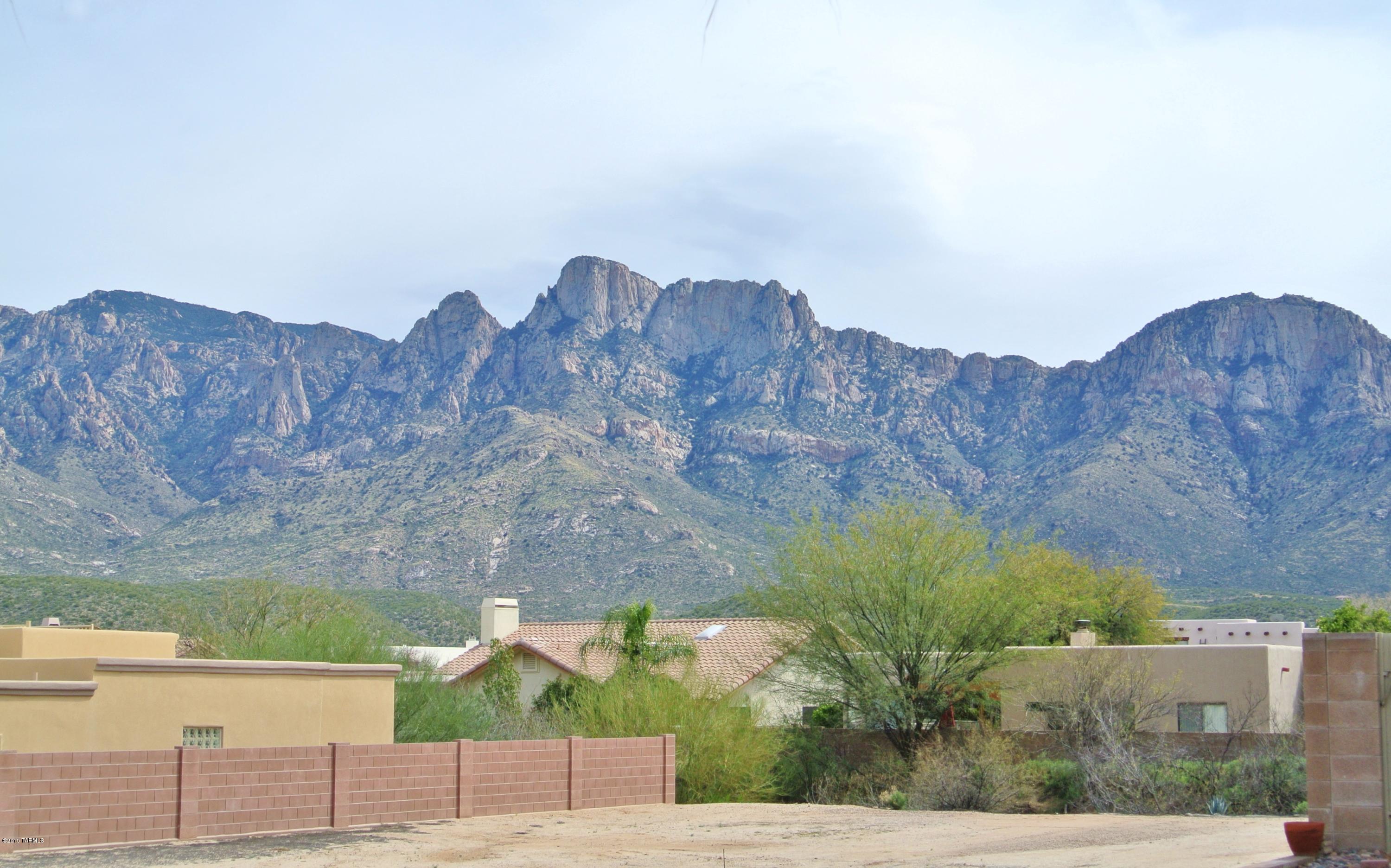 Amazing Mountain Views from this Desirable Oro Valley lot. Build you Dream Home with the Convenience of this Perfect in Town Location. Close to Shopping, Dining, Entertainment & Hiking. Come see Today!