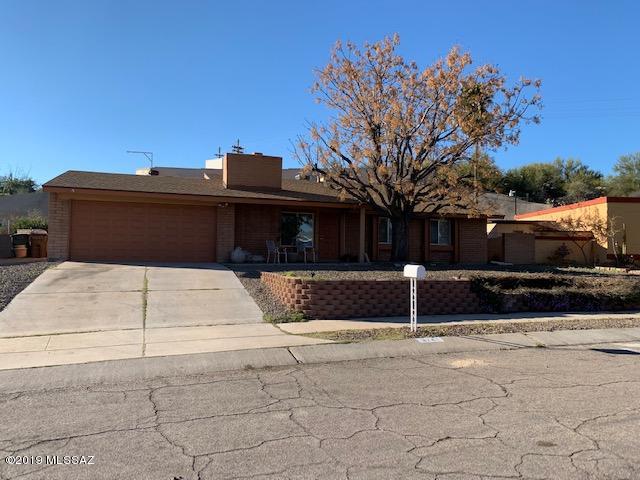 This 1431 sq. ft. home sits on a HUGE Lot! Ceramic tile throughout. Spacious bedrooms, cozy living room with fireplace. New AC. New roof!  NO HOA!!  Call agent for details.
Backyard Shed does NOT convey.