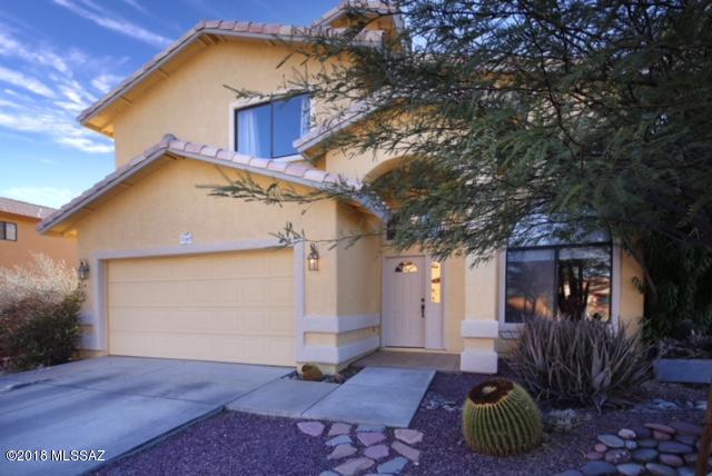 Seller will accept/counter offers between 239,900 and 259,900.
Location Location Location. This is minutes away from downtown or the freeway. Beautiful neighborhood to match this gorgeous home. Large walled backyard that backs up to a park-like common area. Large covered patio off of the kitchen and family area. Many upgrades. This is a must see.