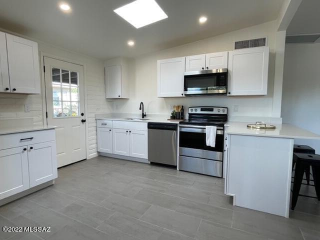 Miracle Mile Manor - Residential