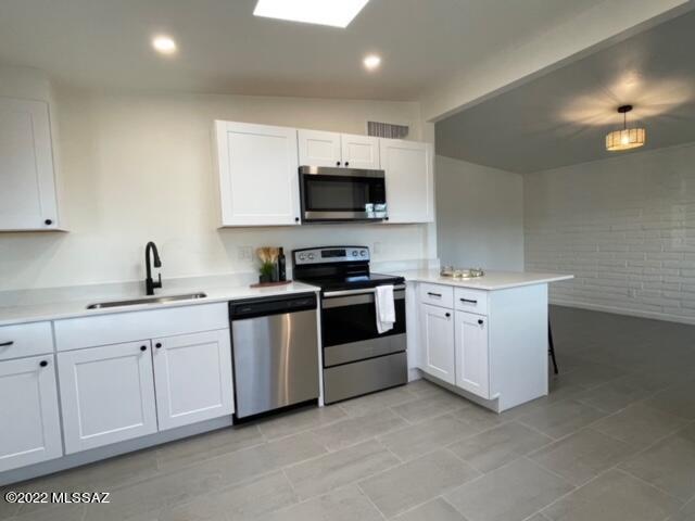 Miracle Mile Manor - Residential
