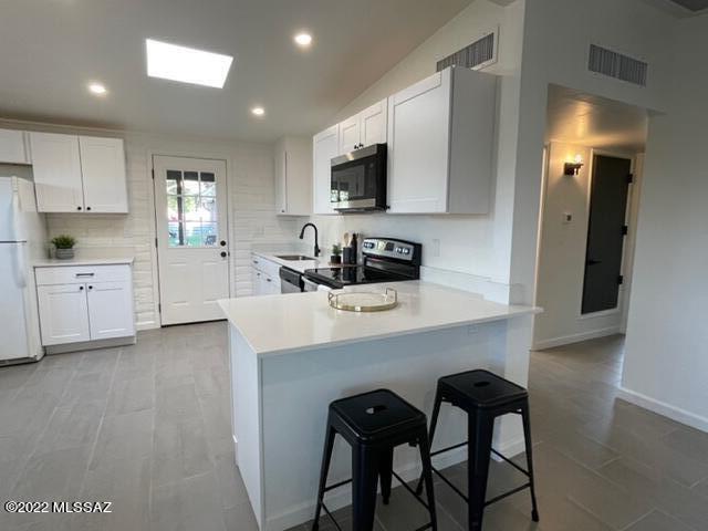 Miracle Mile Manor - Residential