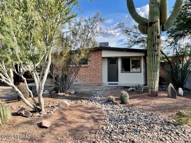 Miracle Mile Manor - Residential