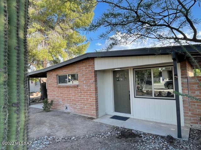 Miracle Mile Manor - Residential