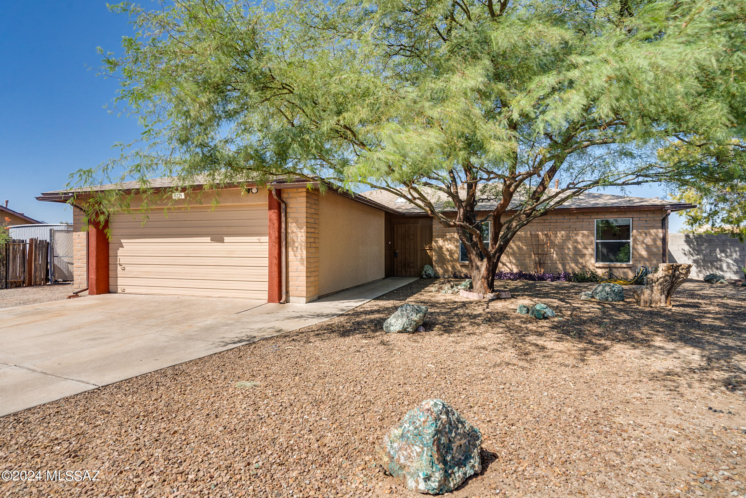 Bring all your toys to this 1/4 acre northwest property with no HOA. Plenty of room for an RV.  Cul de sac lot and great location!  Home has a brand new roof plus new patio roof.  Upgraded 200 amp electric service. New paint on eaves and porch. New carpet in all bedrooms and beautifully maintained saltillo tile in rest of home.  Relax in the sunroom which has a large skylight.  Large living room with cozy fireplace.  Close to riverwalk, restaurants and shopping!  Easy access to I-10.