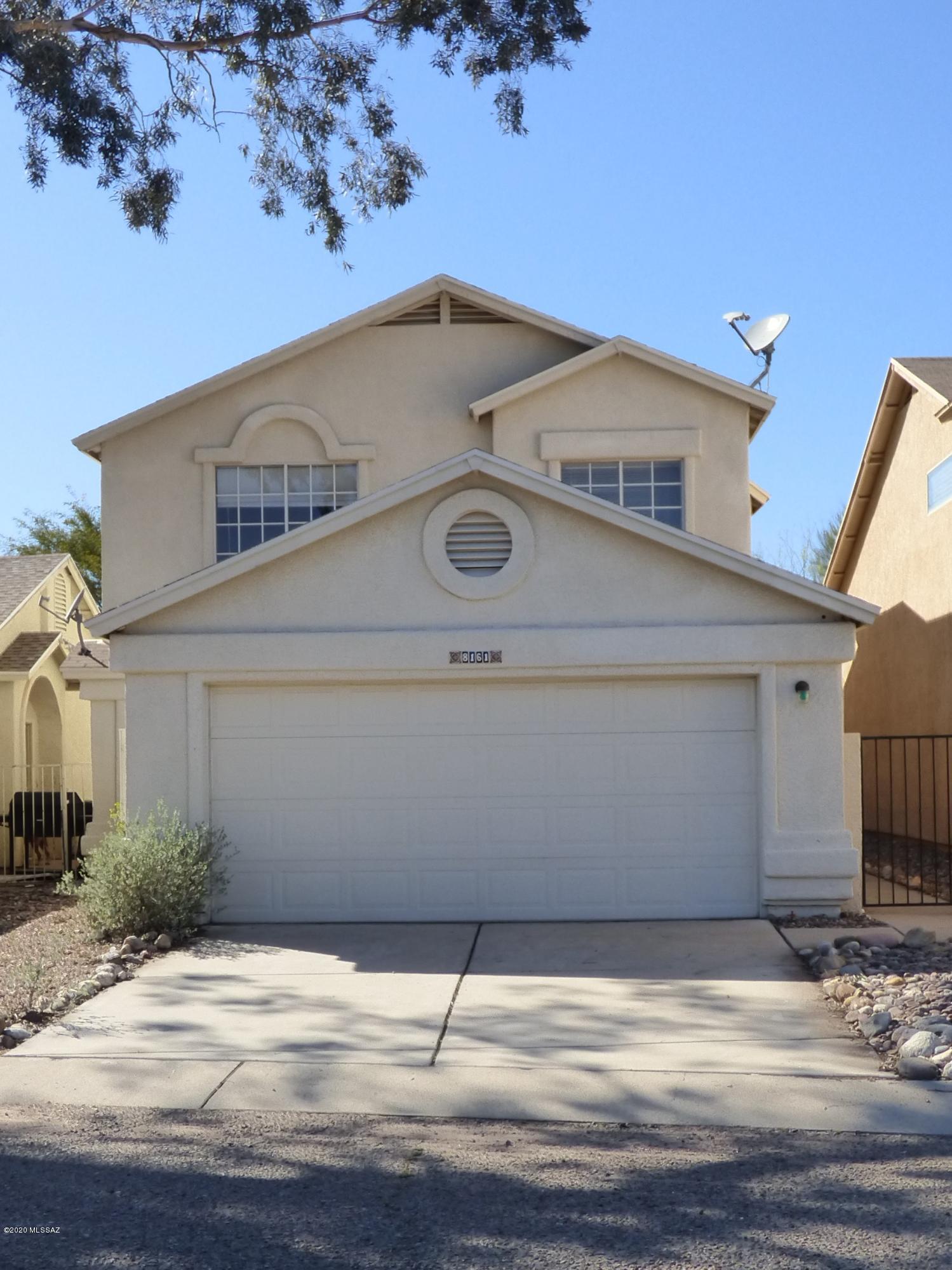 VERY NICE CONTEMPORARY HOME. STAINLESS STEEL APPLIANCES, GRANITE COUNTERS, LARGE KITCHEN. GOOD SIZE BEDROOMS WITH FANS IN HOUSE. LOTS OF LIVING AREAS.
