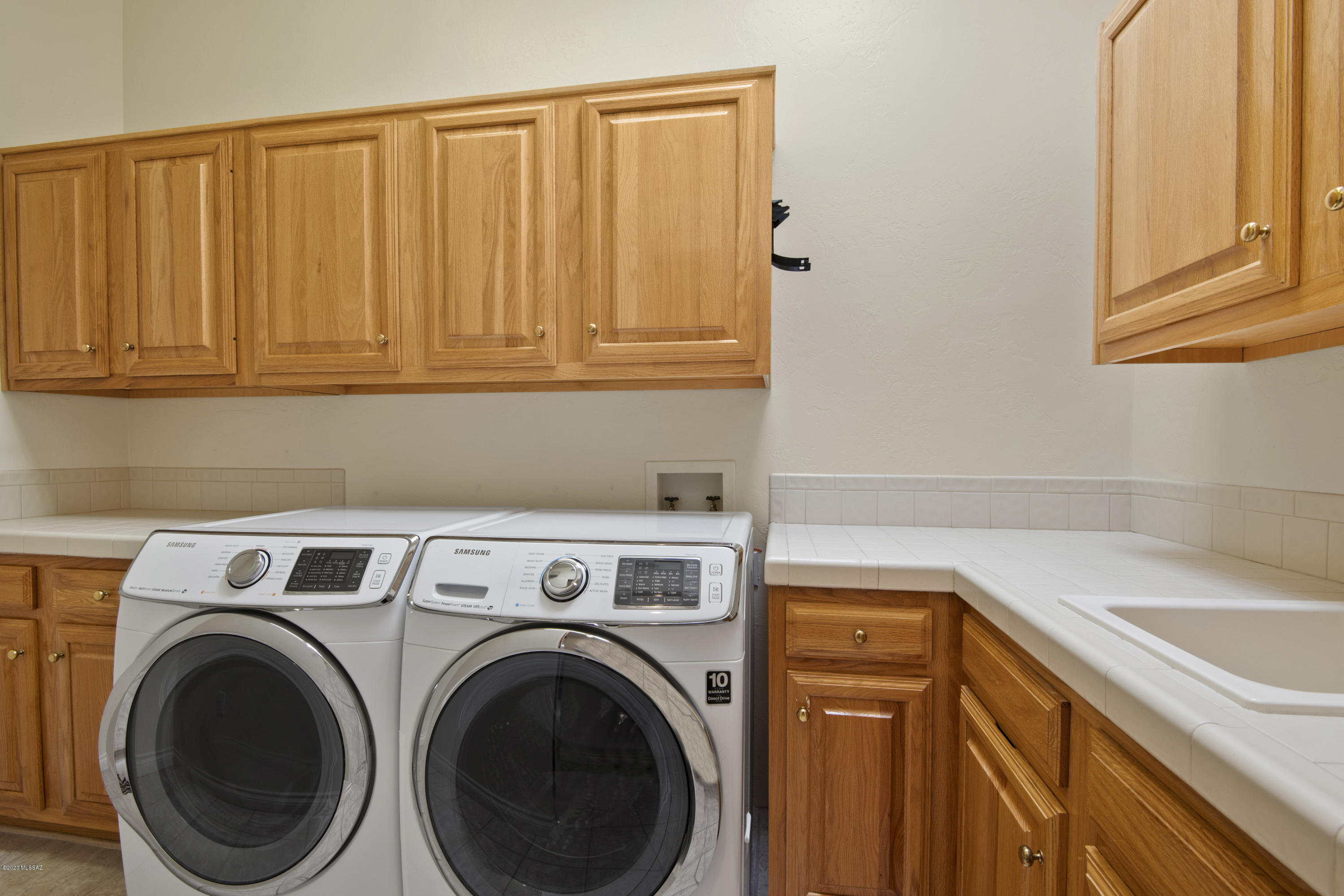 El Diamante II (1-40) - Residential Lease