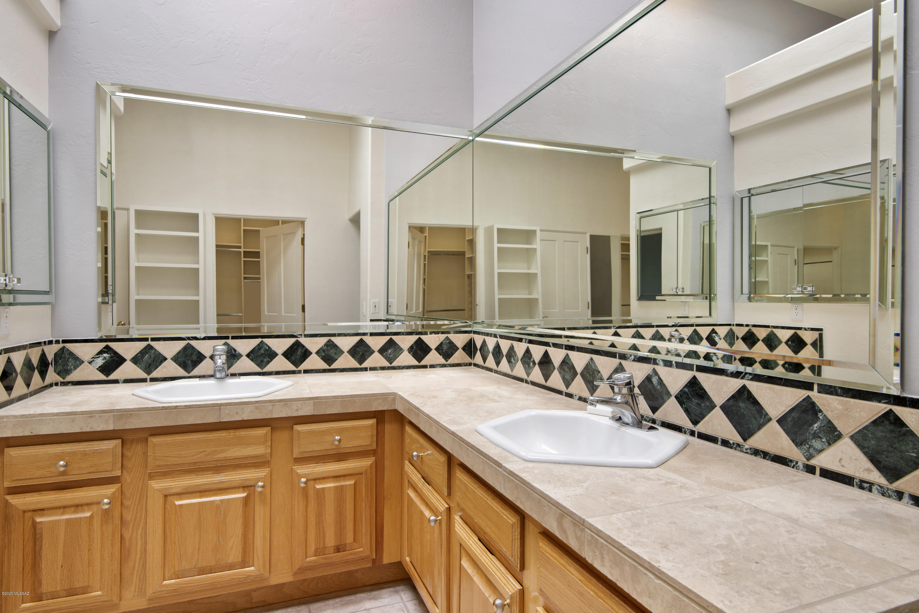El Diamante II (1-40) - Residential Lease