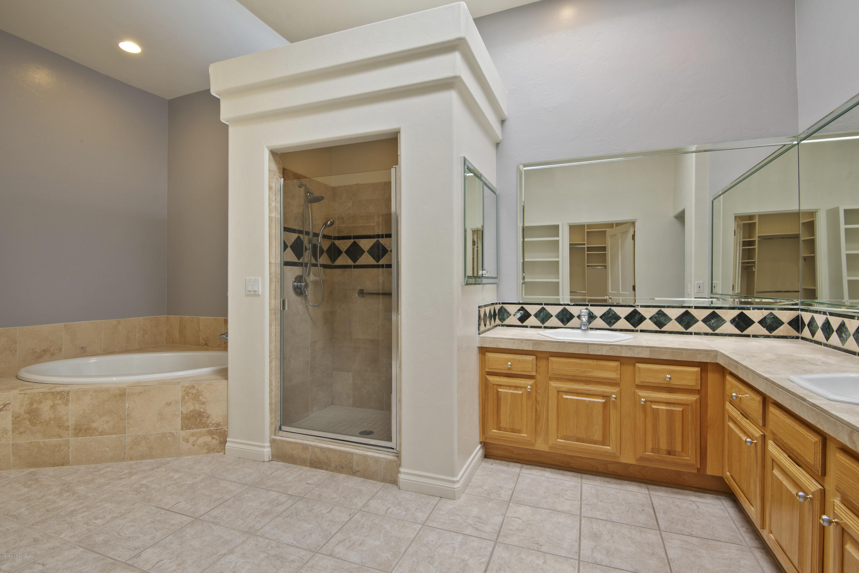 El Diamante II (1-40) - Residential Lease