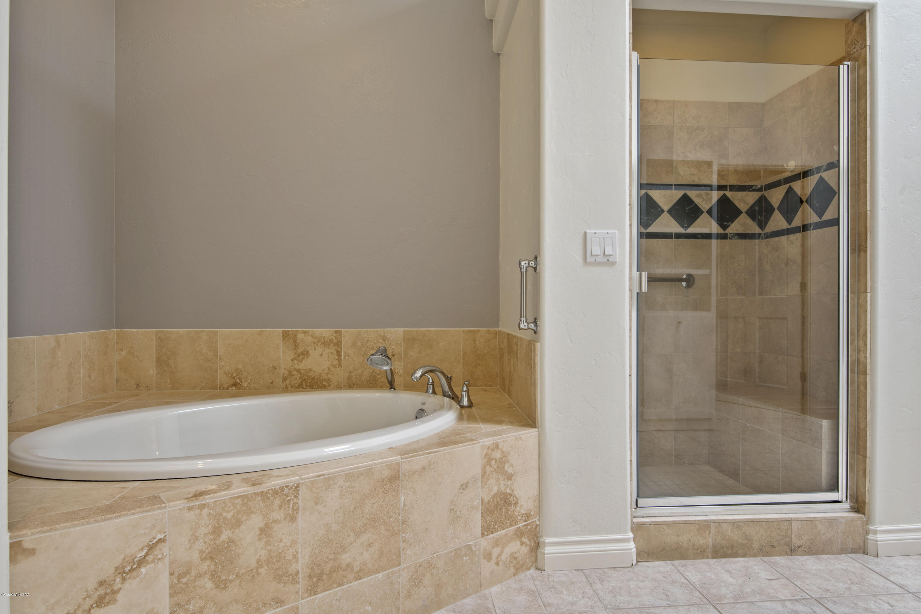 El Diamante II (1-40) - Residential Lease
