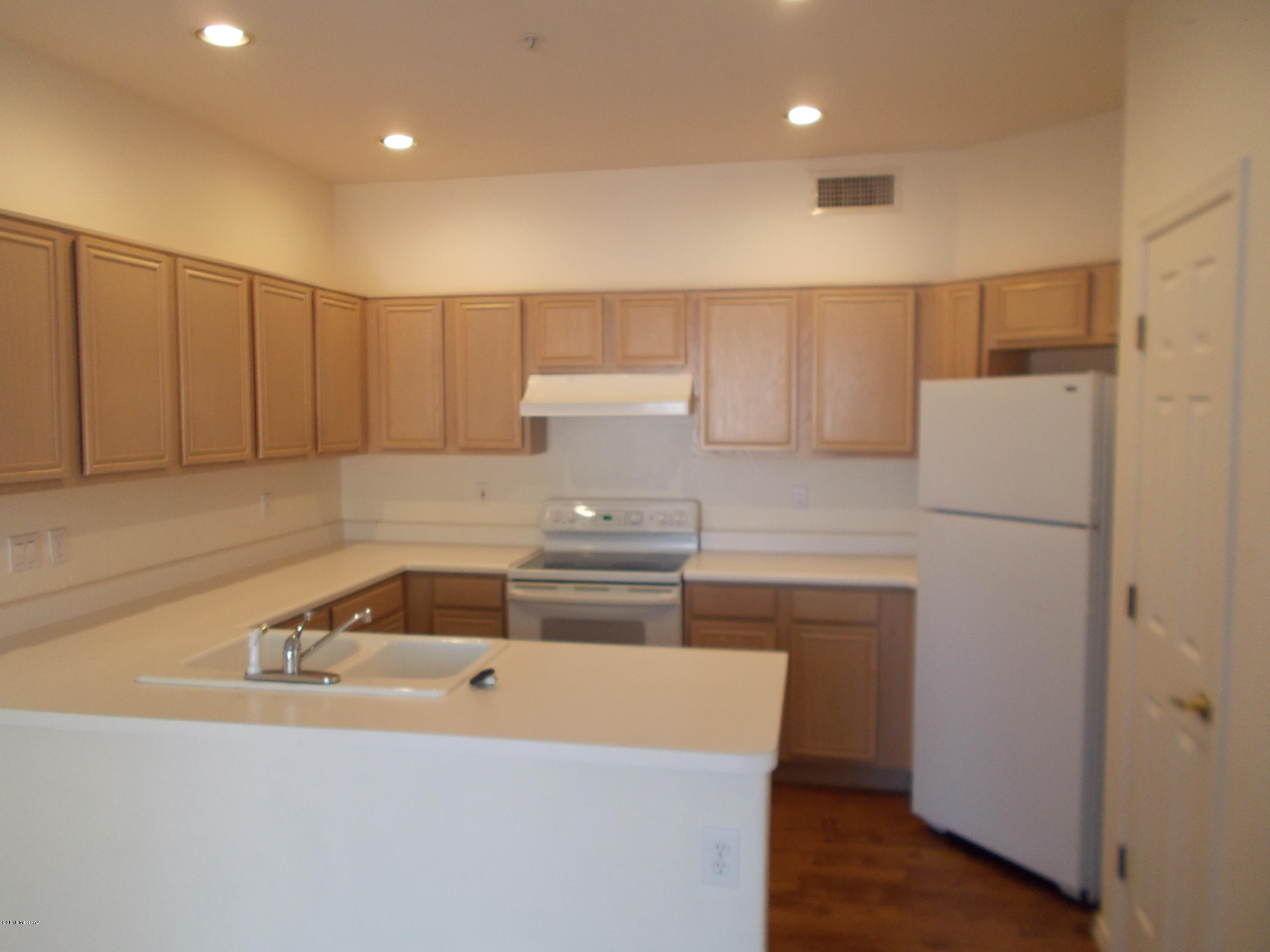 Valley Lane Townhomes (135-169) - Residential