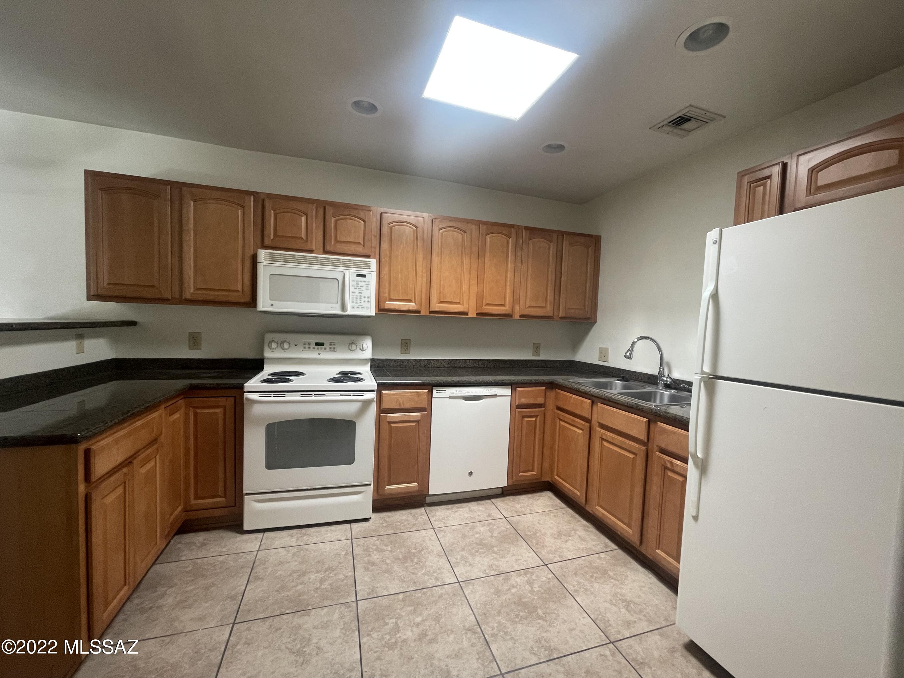 Gorgeous Luxury 2 Bed/1 Bath Condo in the Beautiful Reflections of the Catalinas

Fantastic location close to shopping,
dining. If you're looking to cool off on a warm day, head over to the community pool! Clubhouse & Fitness Center. ALL Electric! 
Includes Water, sewer and trash.

To view and leasing questions please TEXT Ana 520-771-5004

Equal Housing Opportunity.
Fort Lowell Realty & Property Management