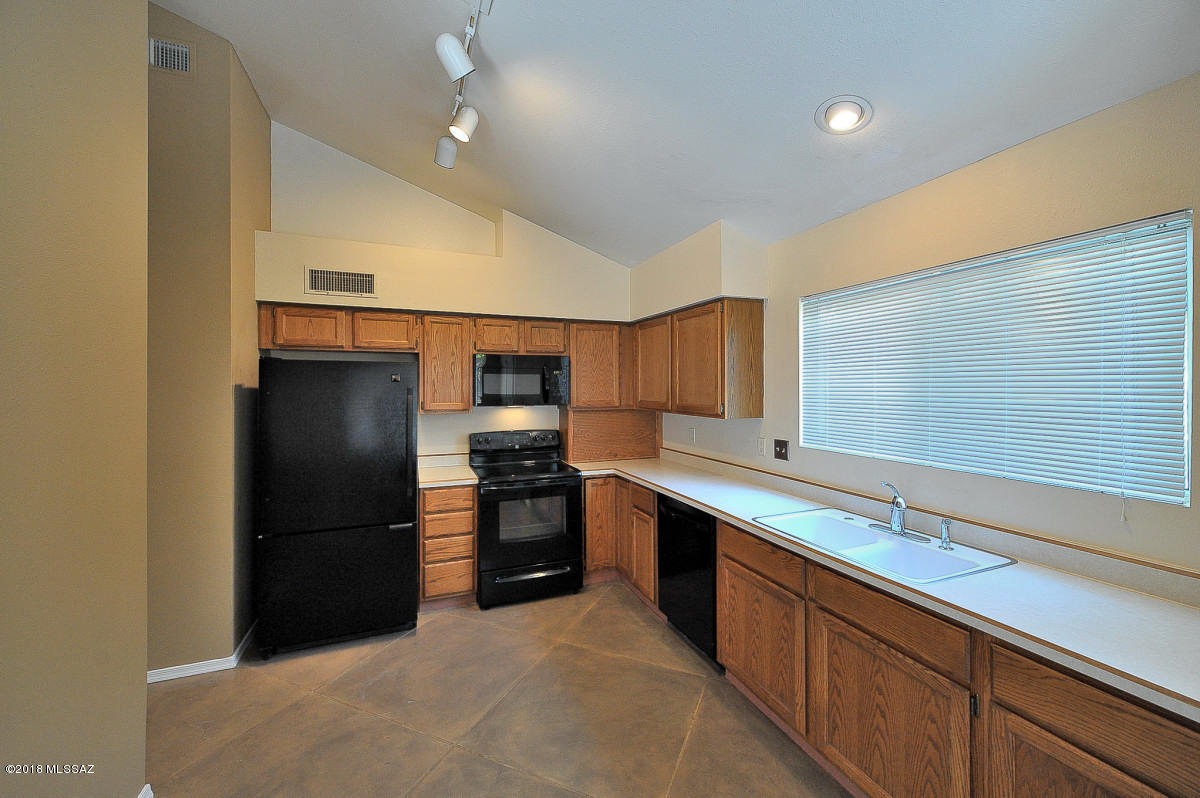 La Paloma Ridge Estates II (1-18) - Residential Lease