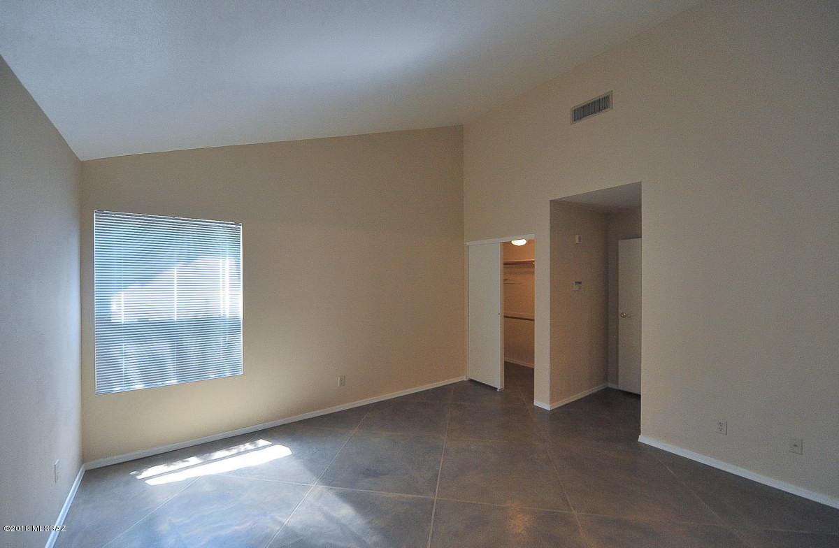 La Paloma Ridge Estates II (1-18) - Residential Lease