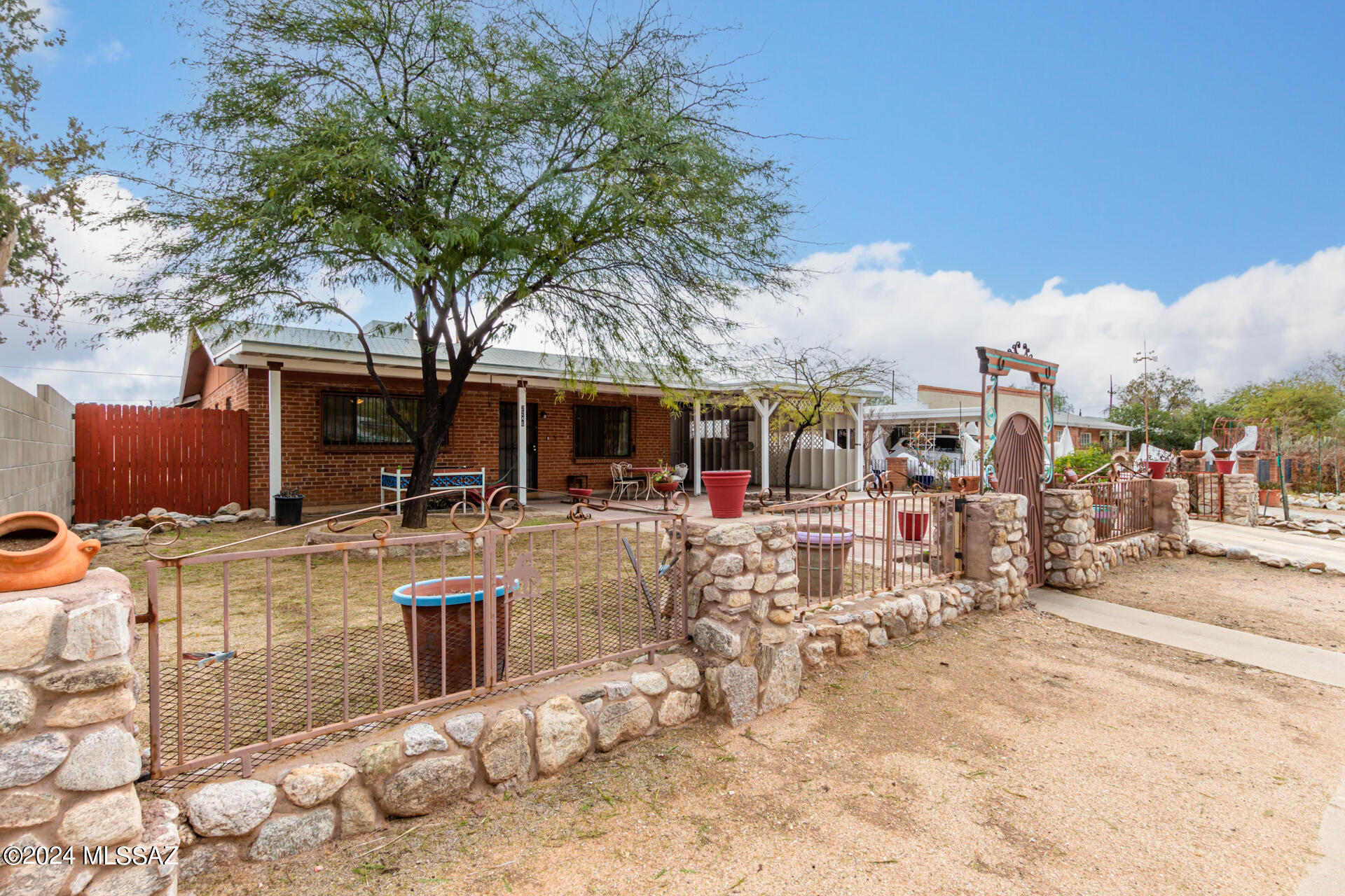 Country Club Manor - Residential