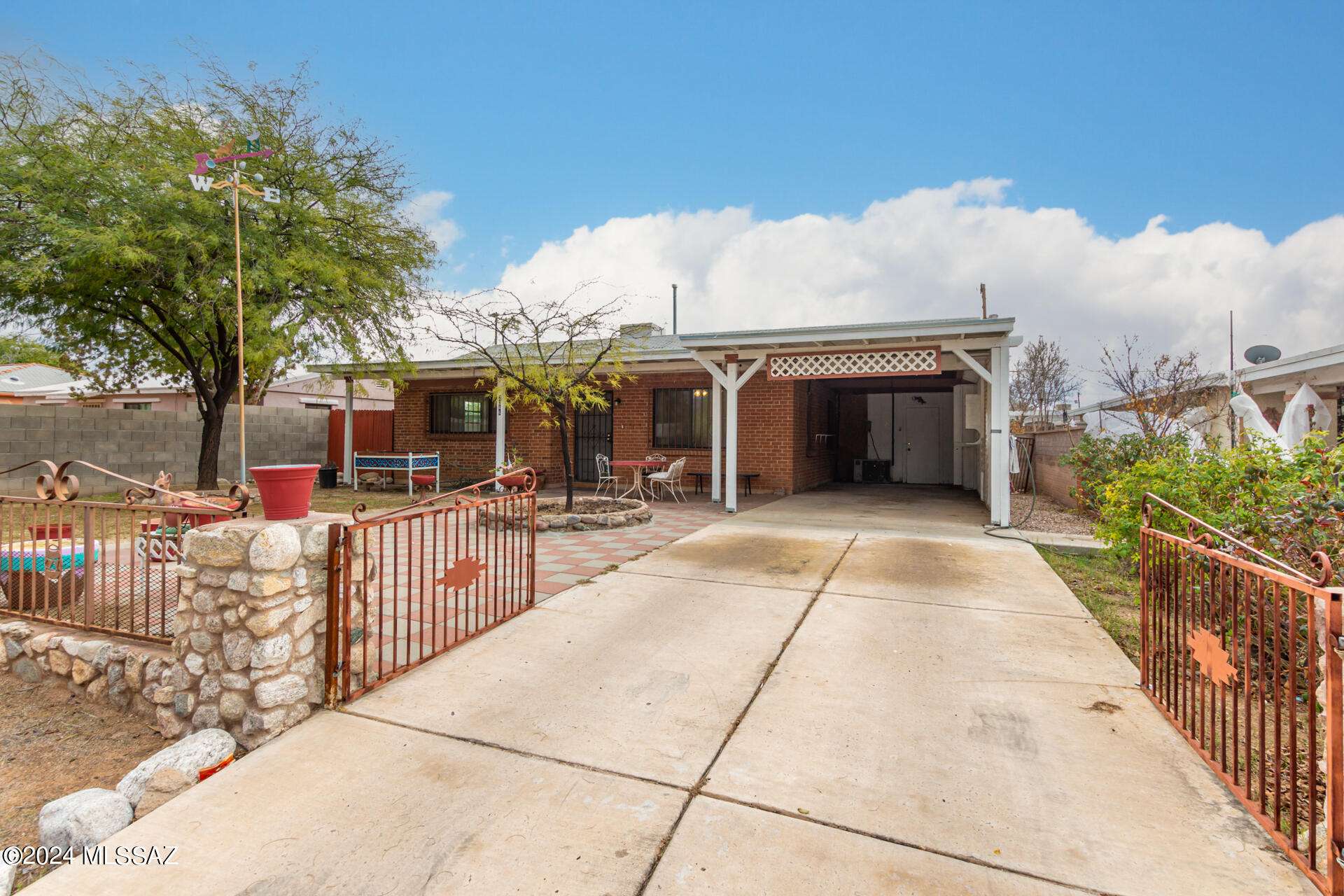 Country Club Manor - Residential